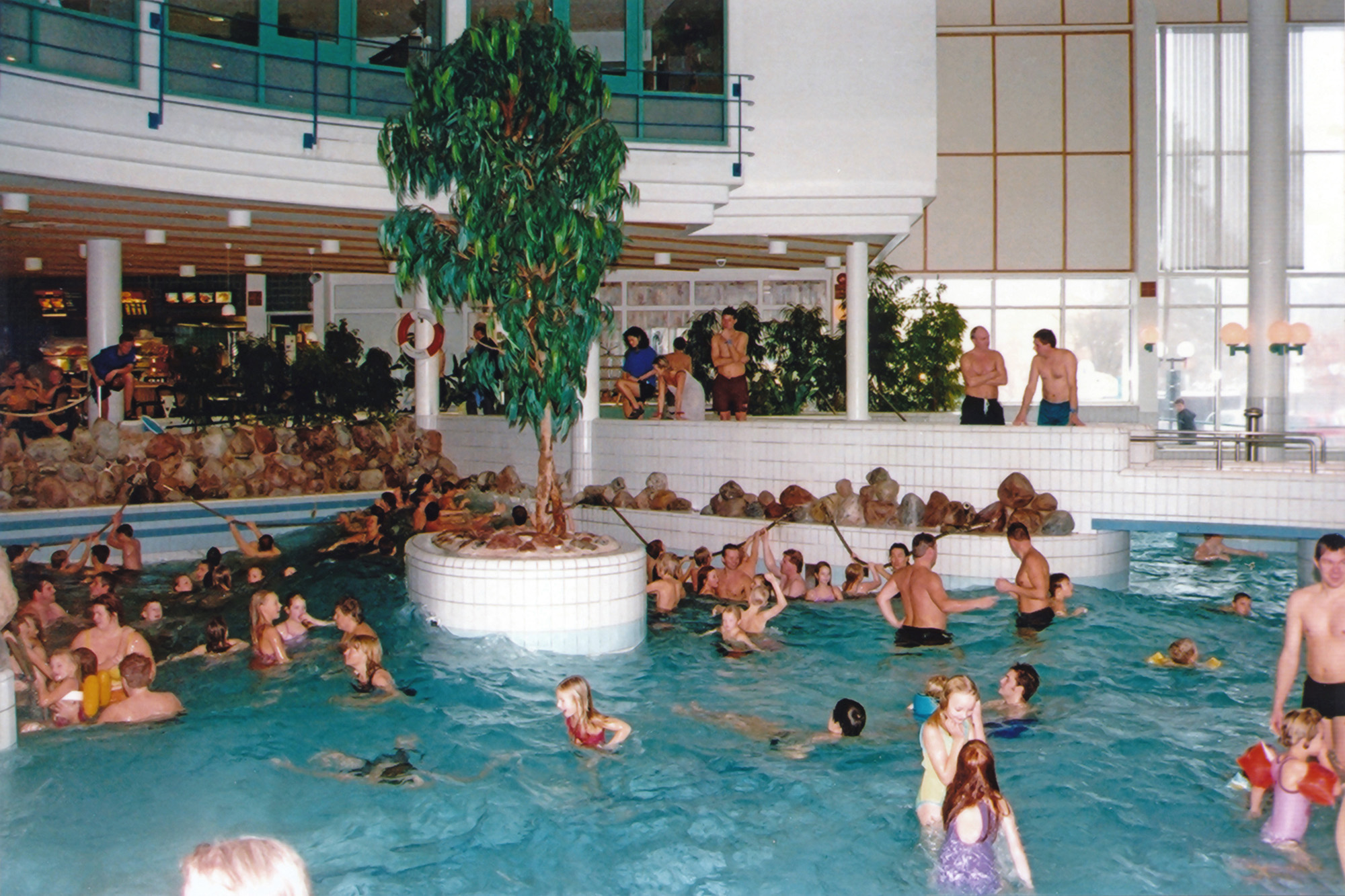 Röste Bygdegårdsförening – Bygdens Nytt nr 1 2003 – Badresa till Parkbadet i Sandviken 2002
