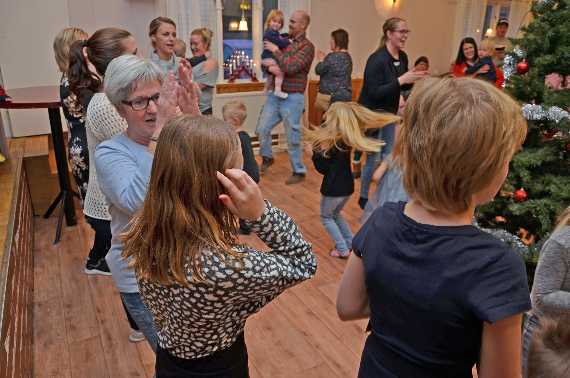 Röste.nu – Bygdens Nytt nr 1 2020 – Nyheter – Julgransplundring i Dönjegården