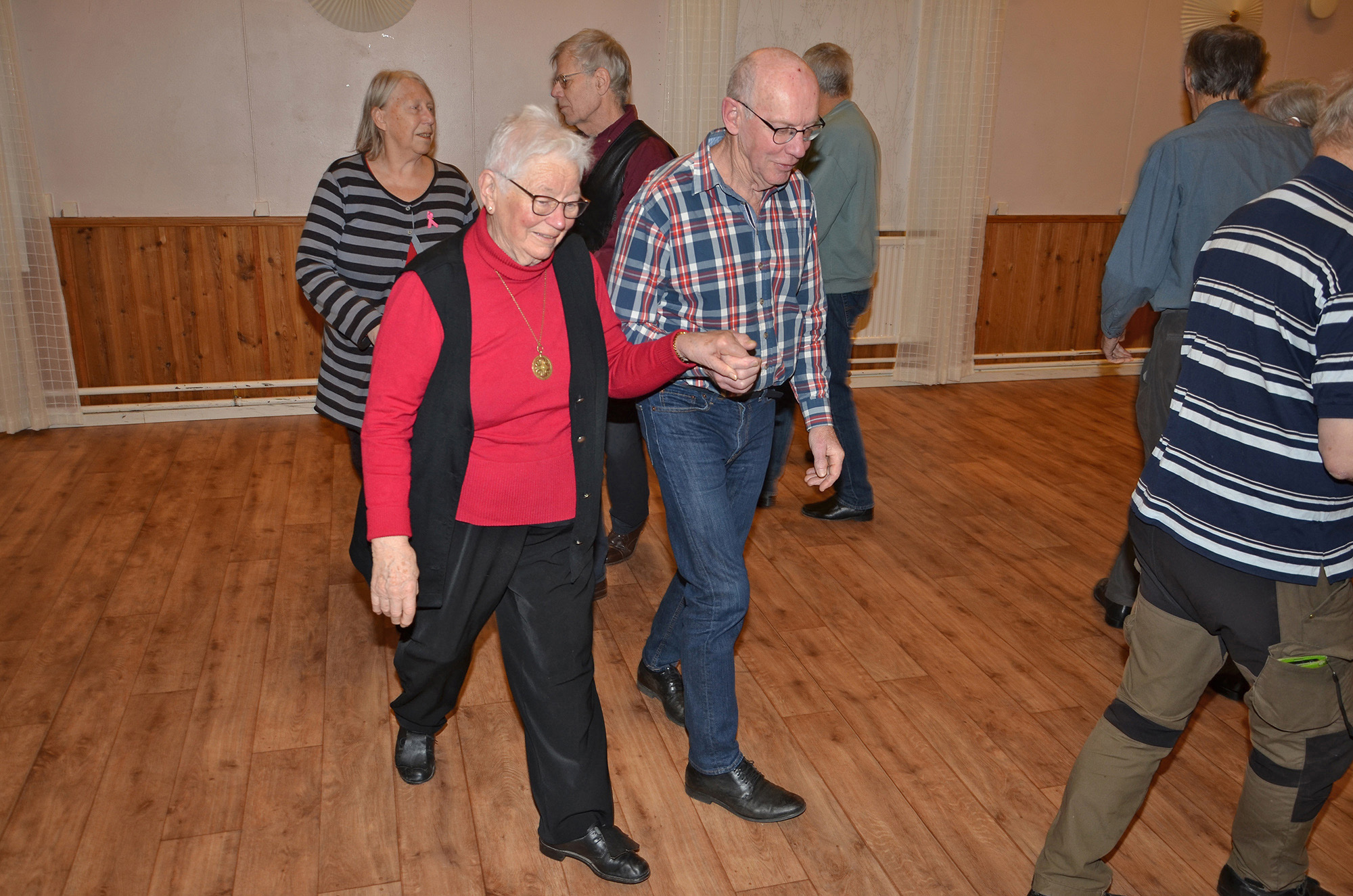 Röste.nu – Bygdens Nytt nr 1 2025 – Nyheter – Allt går som en dans för folkdanslaget