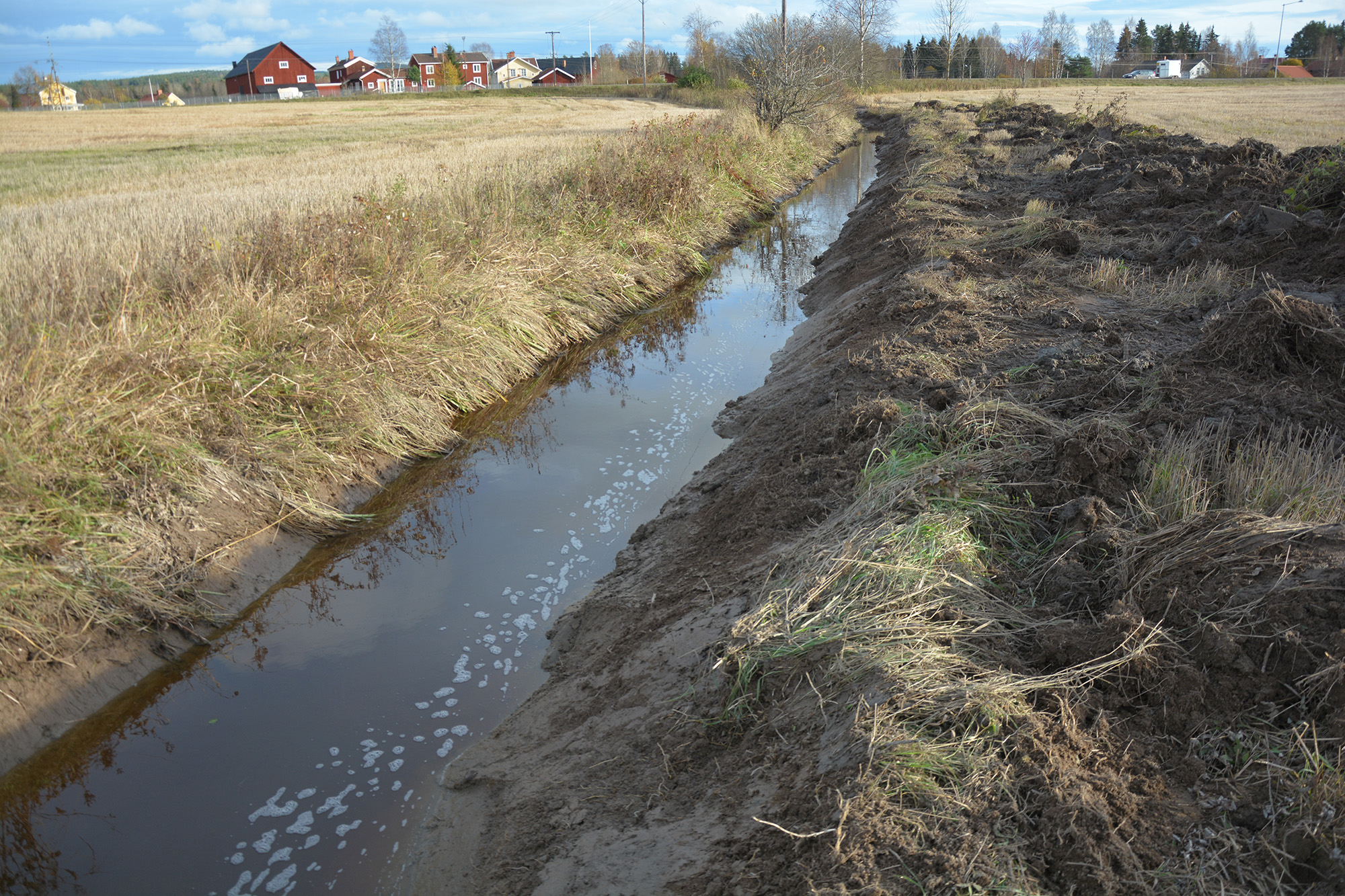 Röste.nu – Bygdens Nytt nr 2 2021 – Nyheter – Dikningsgrävning på Rösteåkrar