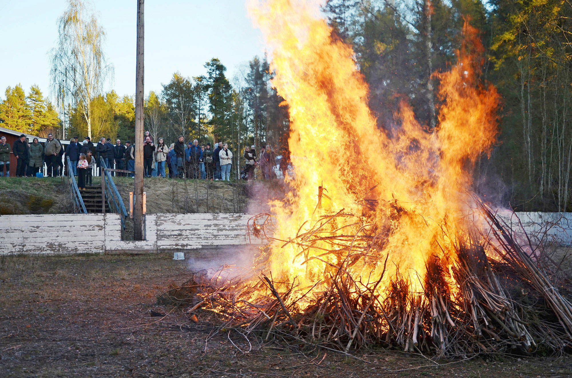 Röste.nu – Bygdens Nytt nr 2 2025 – Nyheter – Många såg kasen brinna och snabbt försvinna...