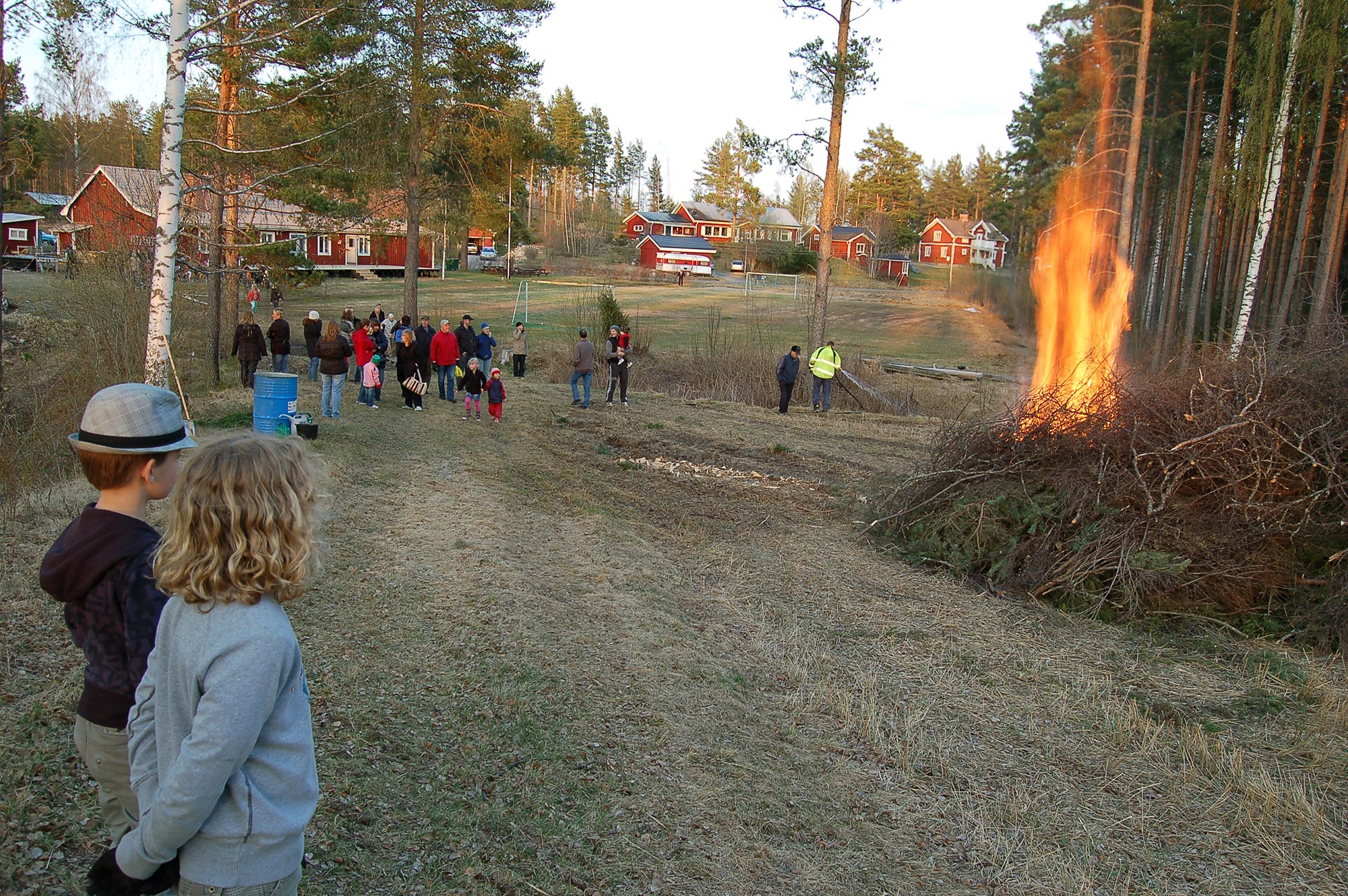 Röste.nu – Bygdens Nytt nr 3 2009 – Nyheter – Välbesökt Valborgsfirande i Röste