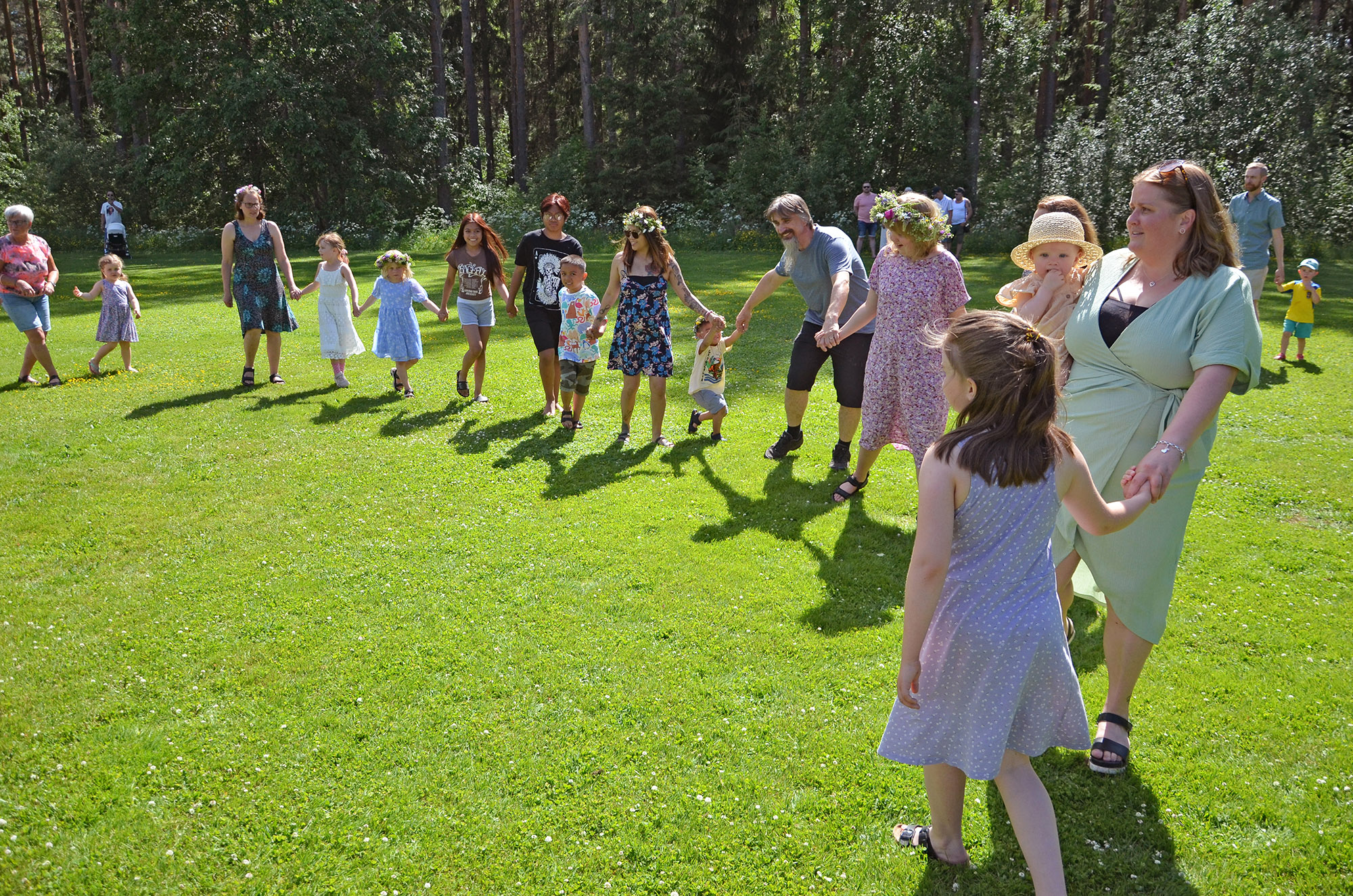 Röste.nu – Bygdens Nytt nr 3 2022 – Nyheter – Midsommarfirande vid Dönjegården