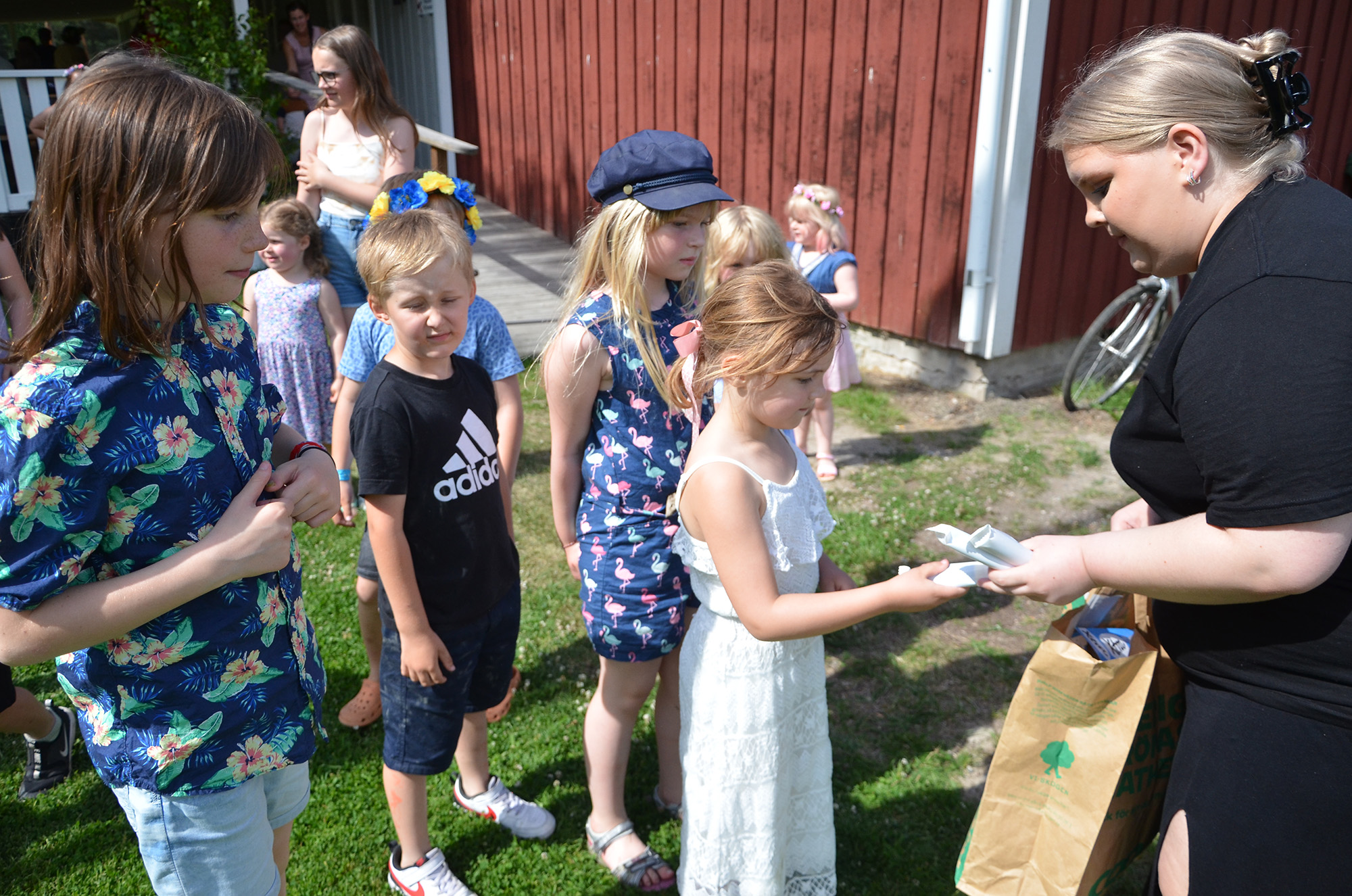 Röste.nu – Bygdens Nytt nr 3 2022 – Nyheter – Midsommarfirande vid Dönjegården