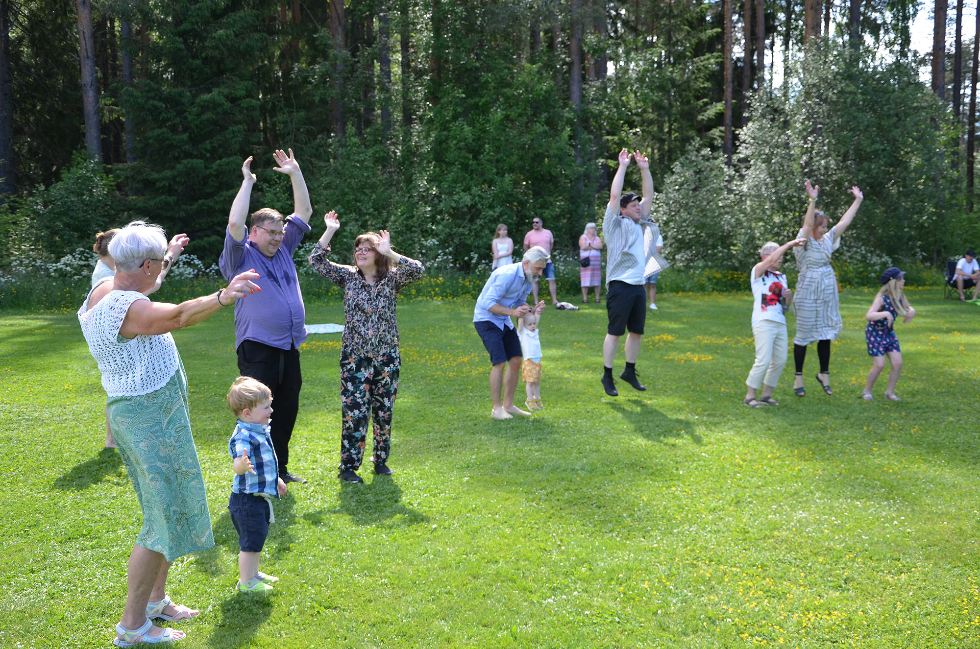 Röste.nu – Bygdens Nytt nr 3 2022 – Nyheter – Midsommarfirande vid Dönjegården