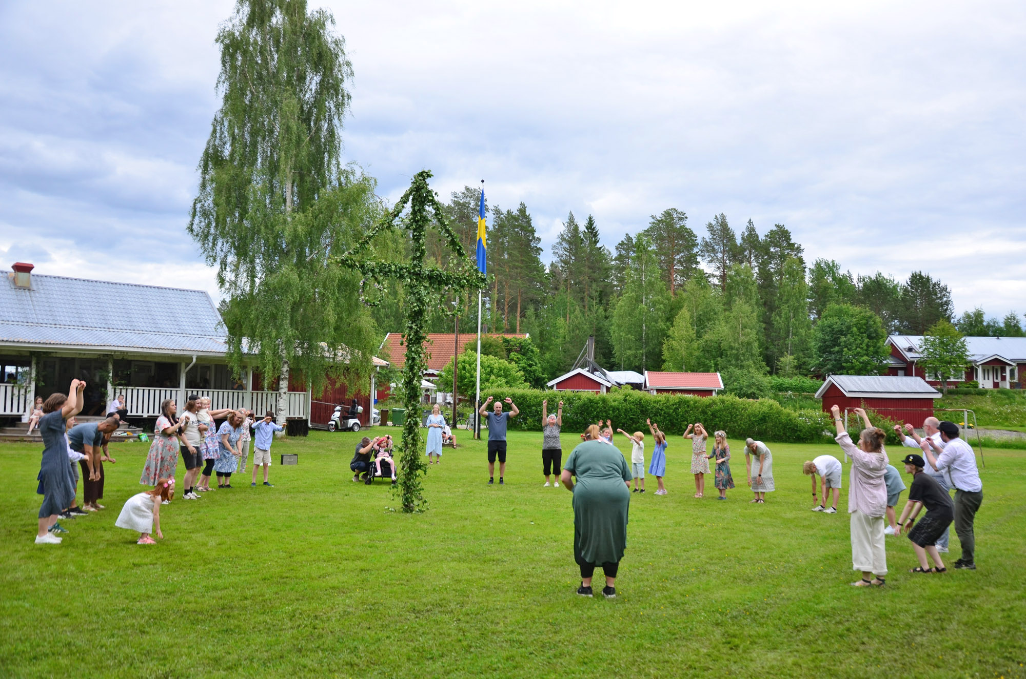 Röste.nu – Bygdens  Nytt nr 3 2026 – Nyheter – Dansen gick vid Dönjegården – så minns vi midsommaren