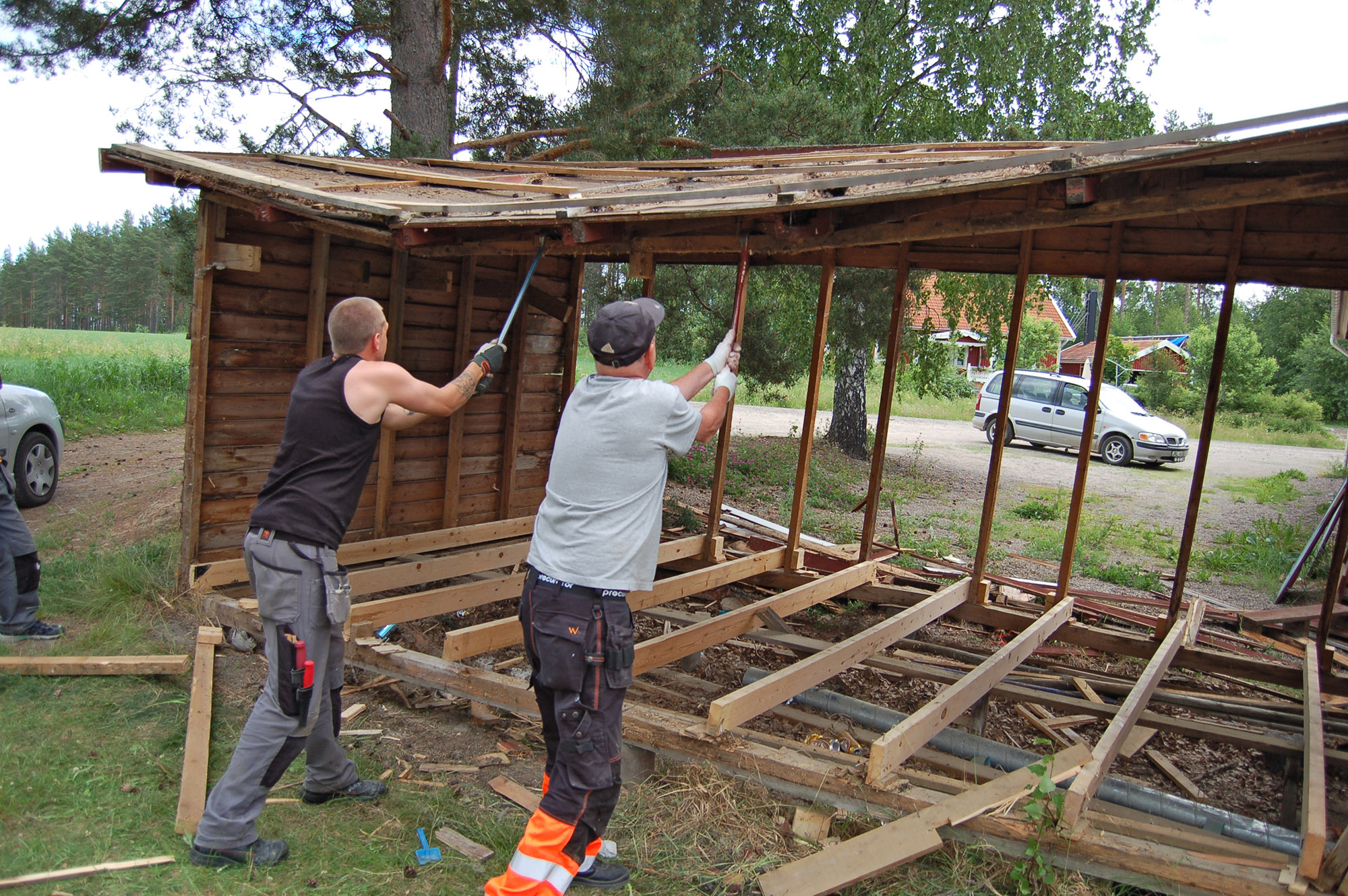 Röste.nu – Bygdens Nytt nr 4 2010 – Nyheter – Den gamla boden nu ett minne blott...