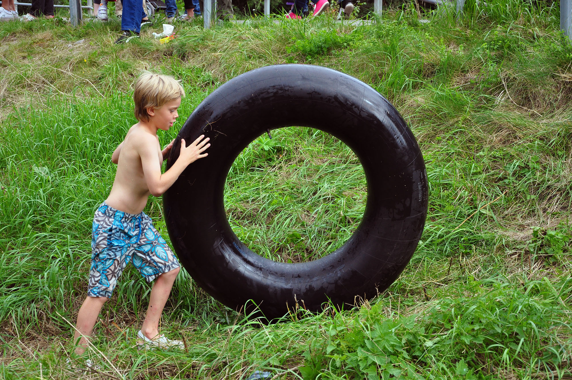 Röste.nu – Bygdens Nytt nr 4 2012 – Nyheter – Ankrace i Galvån – Isak och badringen