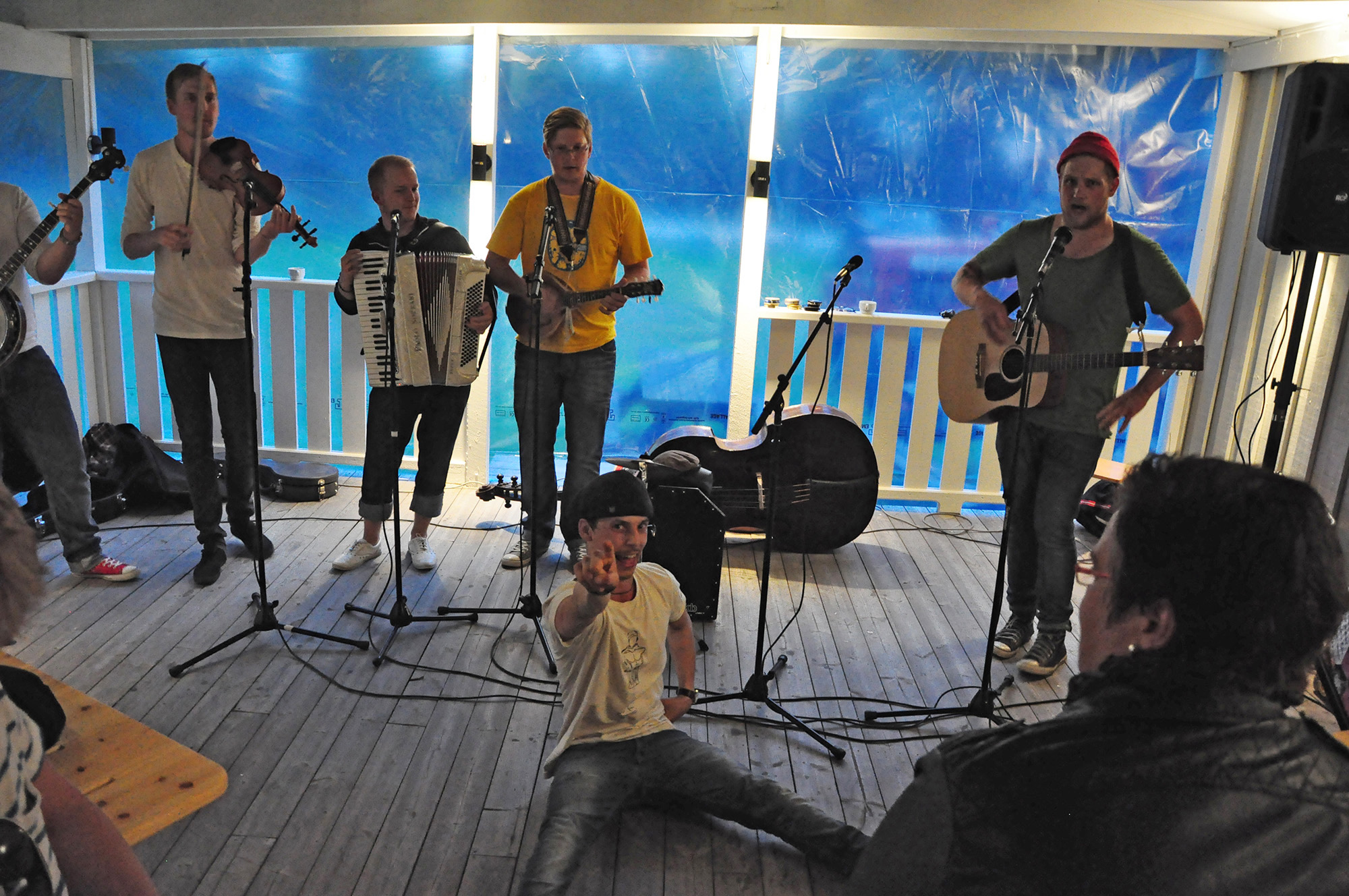 Röste.nu – Bygdens Nytt nr 4 2012 – Nyheter – Succé för liveband på Dönjegården