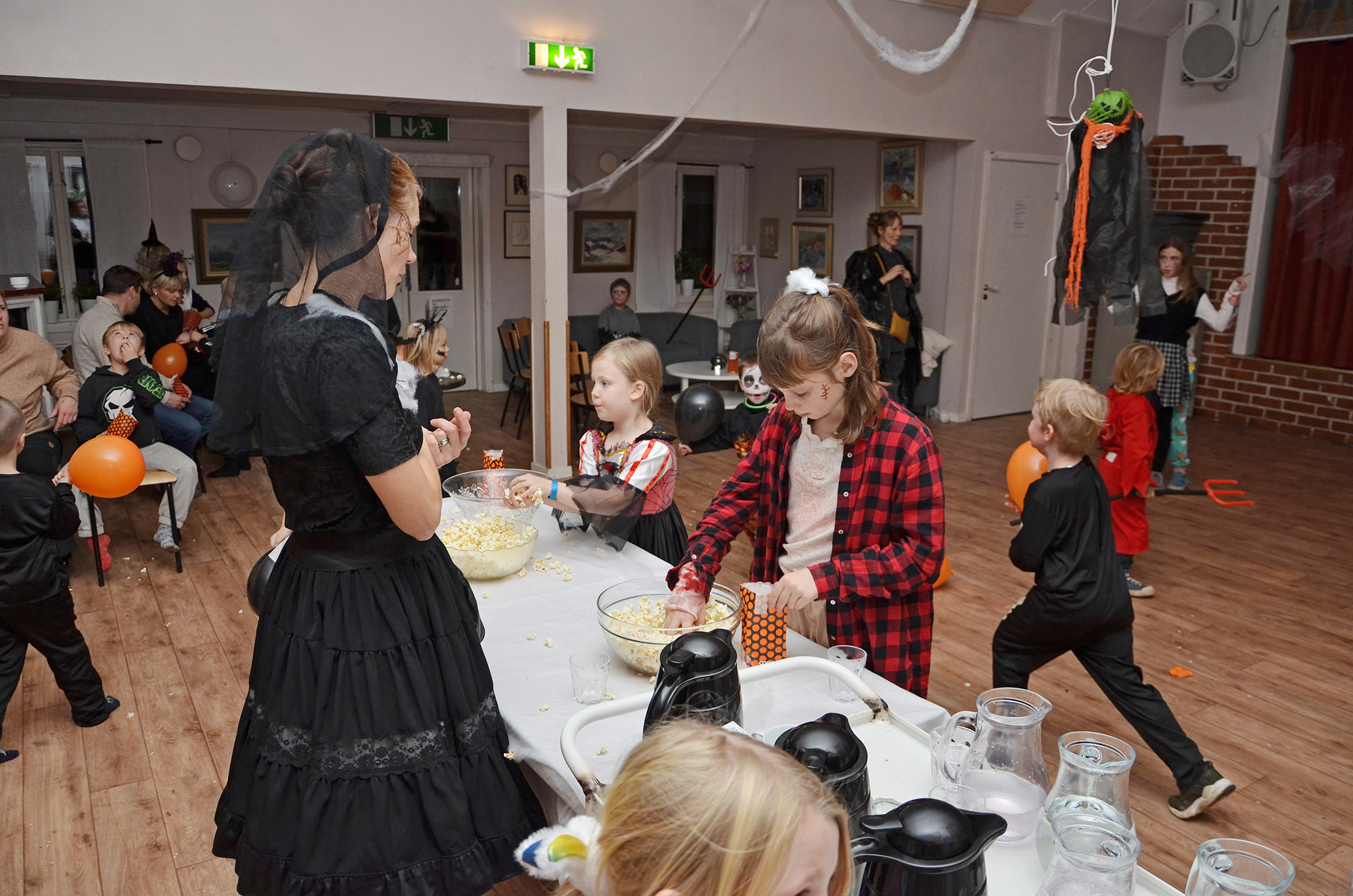 Röste.nu – Bygdens Nytt nr 4 2022 – Nyheter – Gastkramande Halloweendisco i Dönjegården