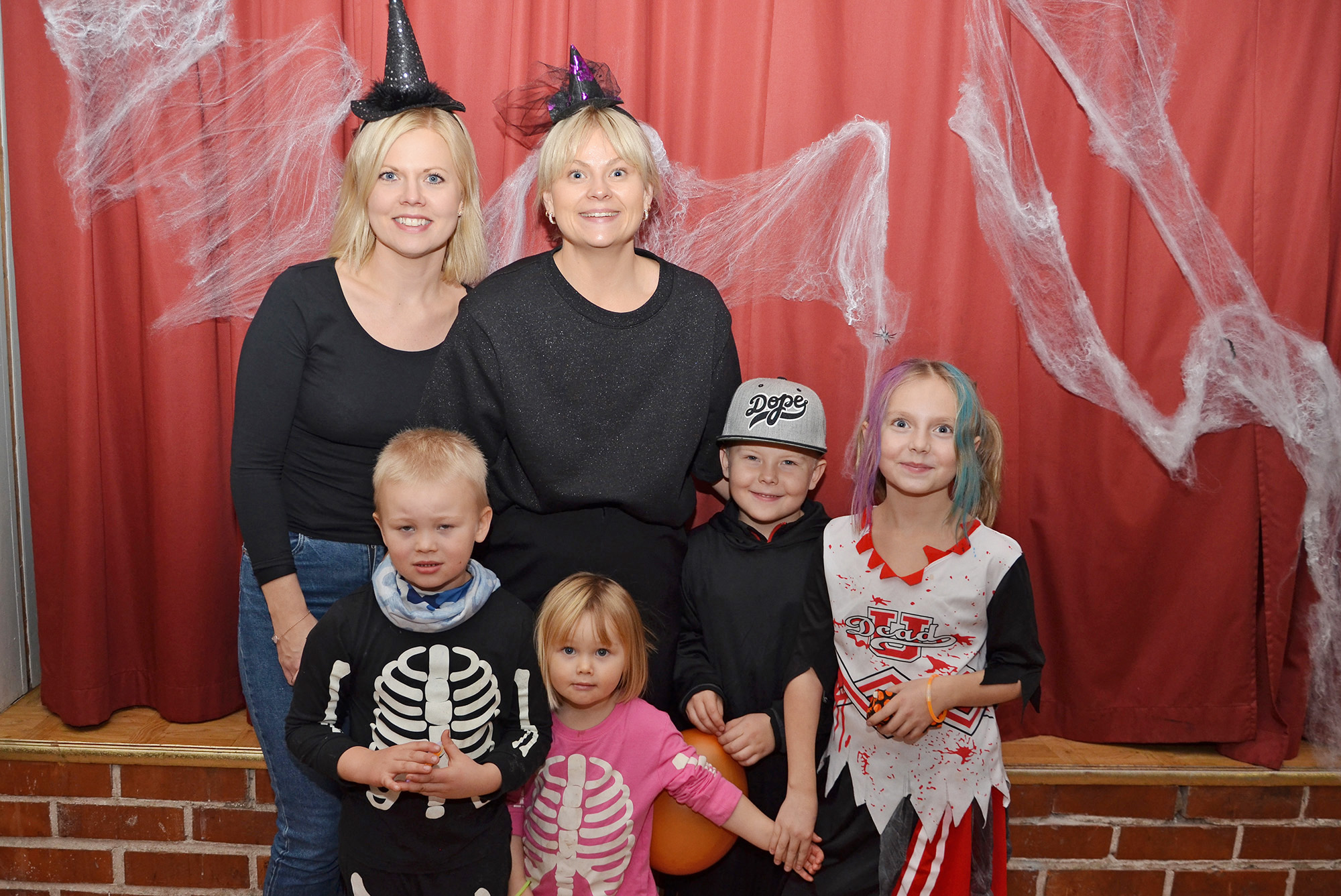 Röste.nu – Bygdens Nytt nr 4 2022 – Nyheter – Gastkramande Halloweendisco i Dönjegården