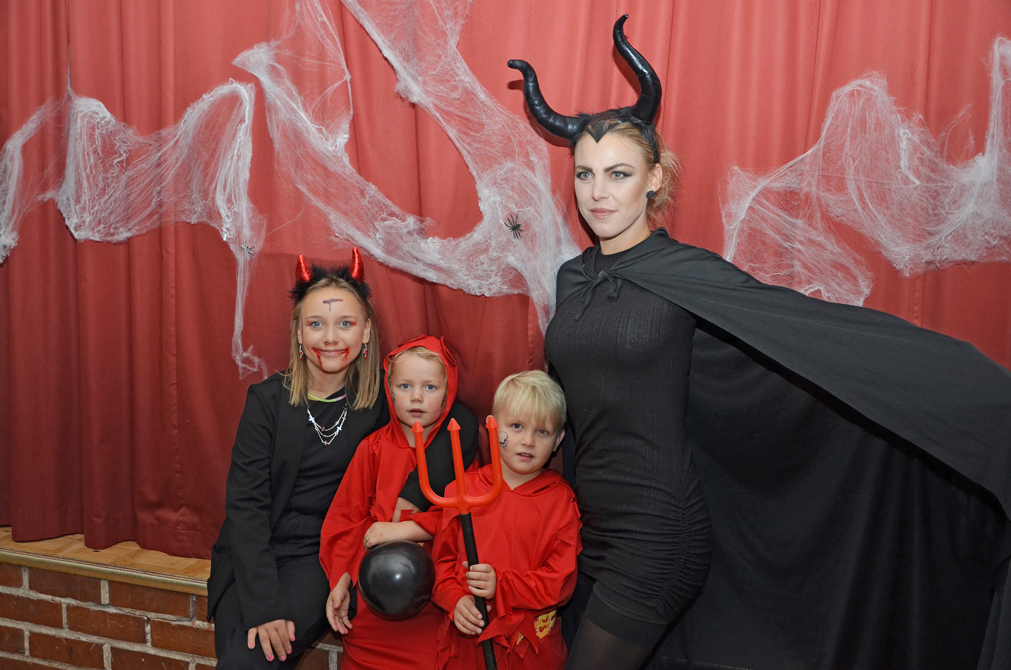 Röste.nu – Bygdens Nytt nr 4 2022 – Nyheter – Gastkramande Halloweendisco i Dönjegården