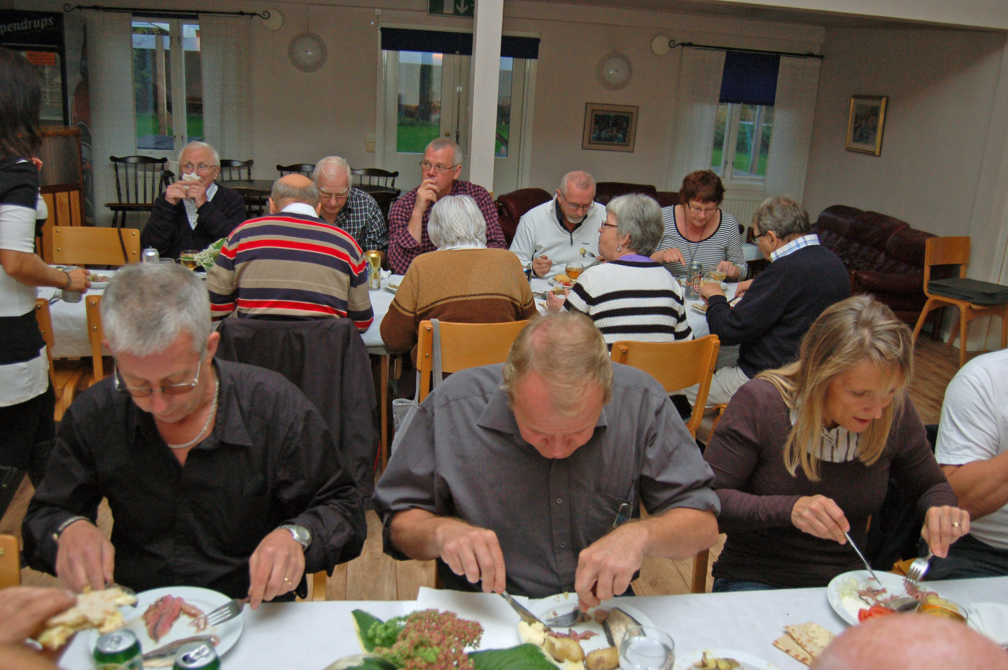 Röste.nu – Bygdens Nytt nr 5 2011 – Nyheter – Surströmming, korv och sill – godsaker i Röste