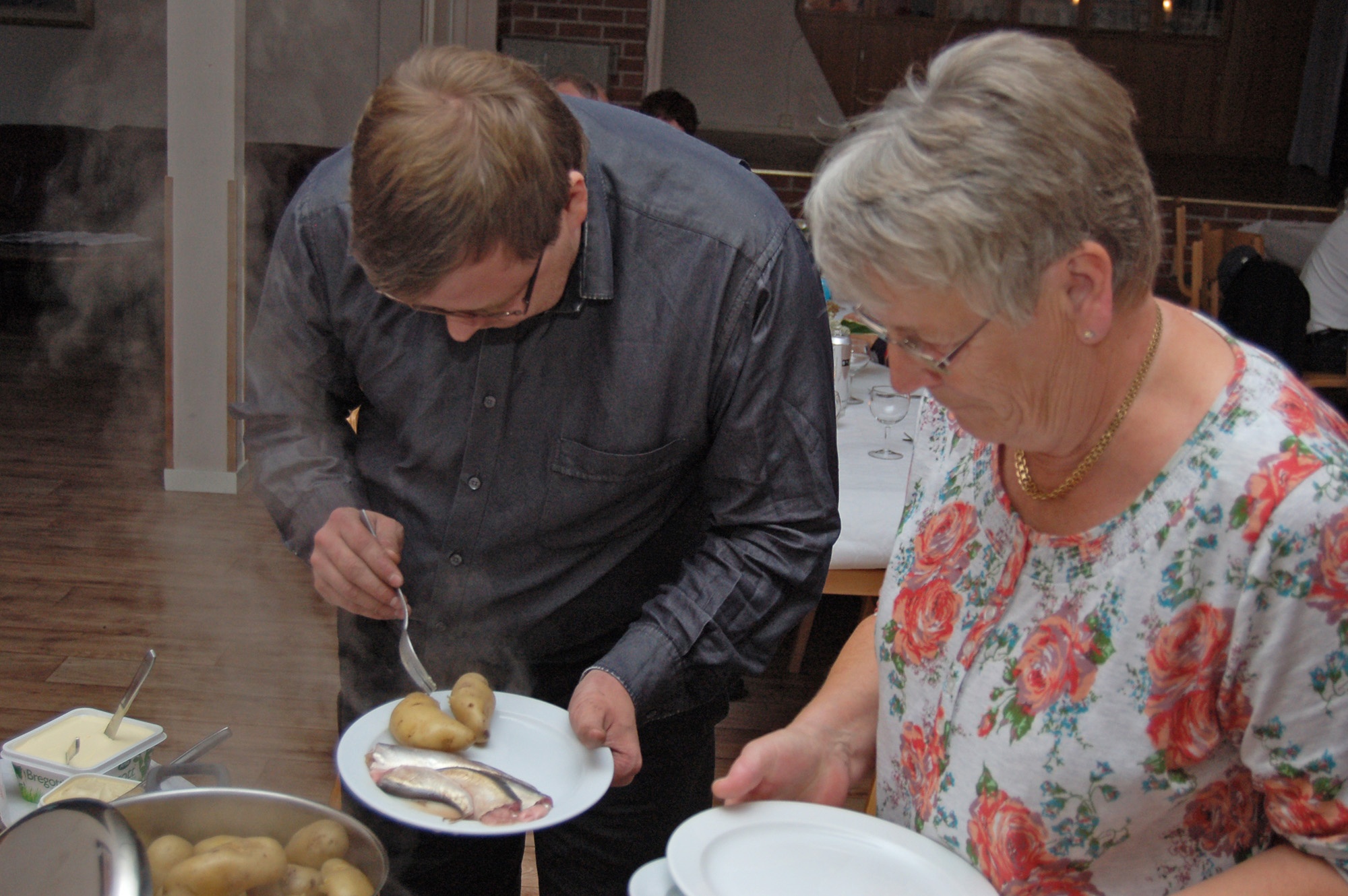 Röste.nu – Bygdens Nytt nr 5 2011 – Nyheter – Surströmming, korv och sill – godsaker i Röste