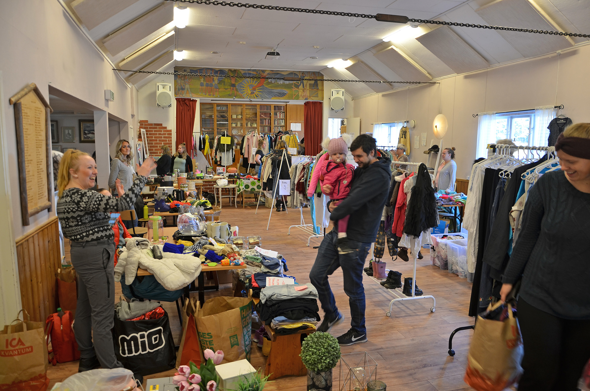 Röste.nu – Nyheter – Digert utbud på loppmarknad i Röste 2021