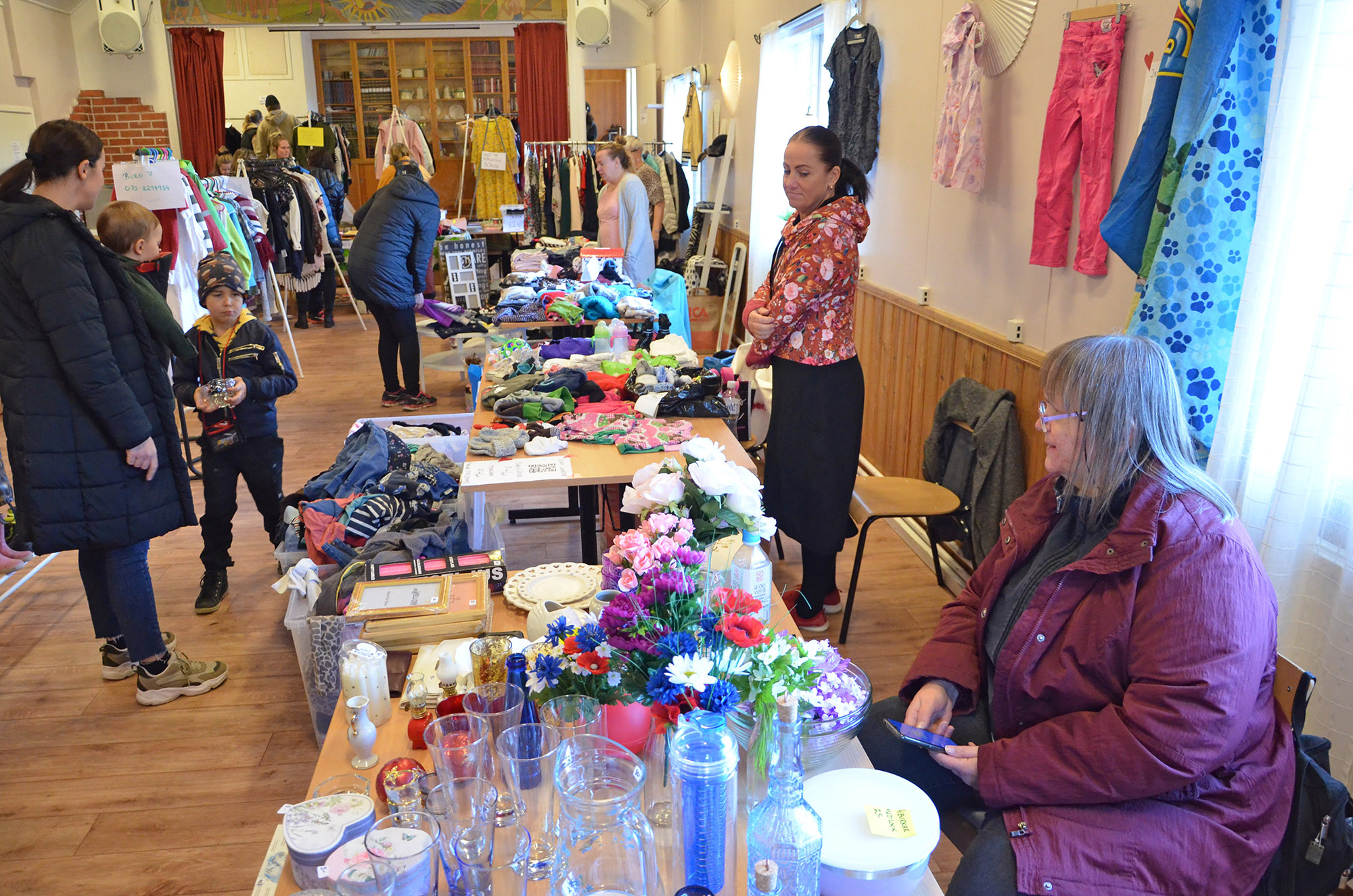 Röste.nu – Nyheter – Digert utbud på loppmarknad i Röste 2021