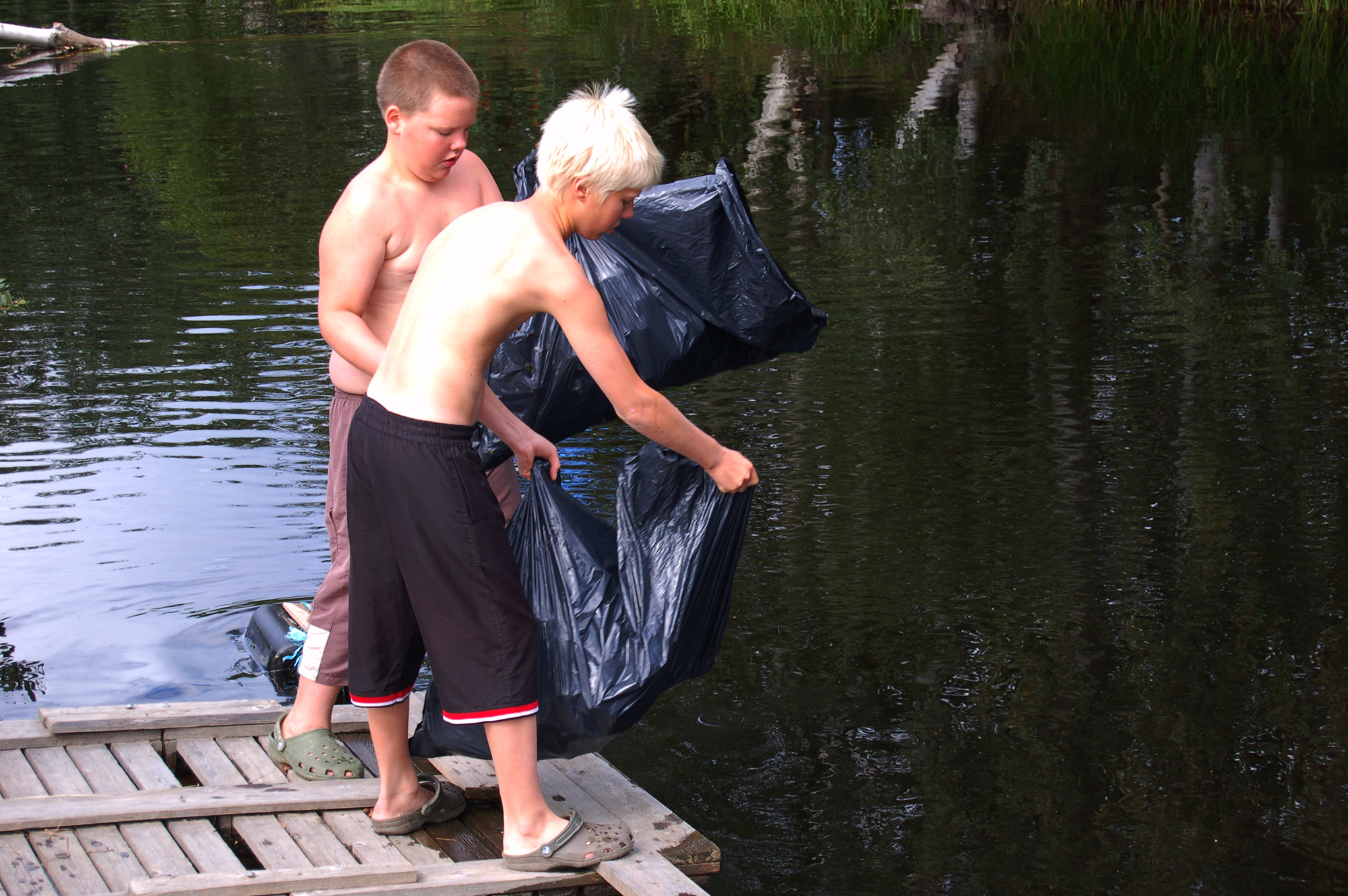 Röste.nu – Röstebilder – Ankrace i Galvån för tredje året 2008
