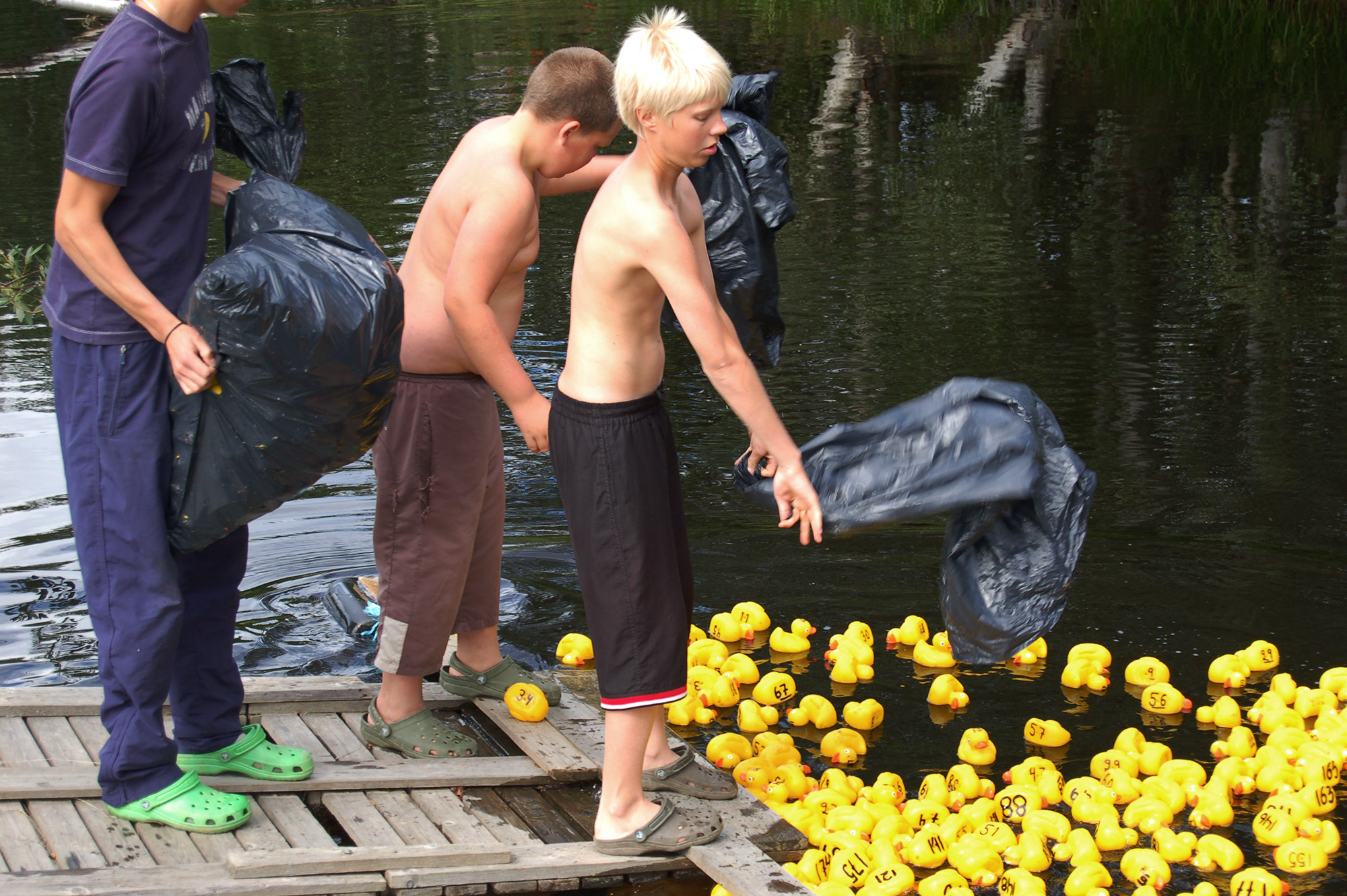 Röste.nu – Röstebilder – Ankrace i Galvån för tredje året 2008