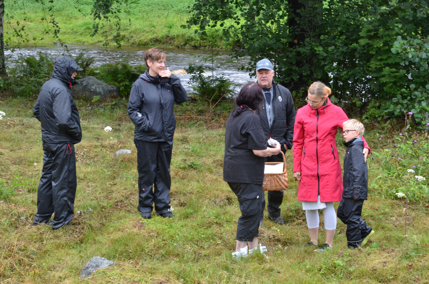 Röste.nu – Röstebilder – Historiskt blött ankrace i Galvån 2017