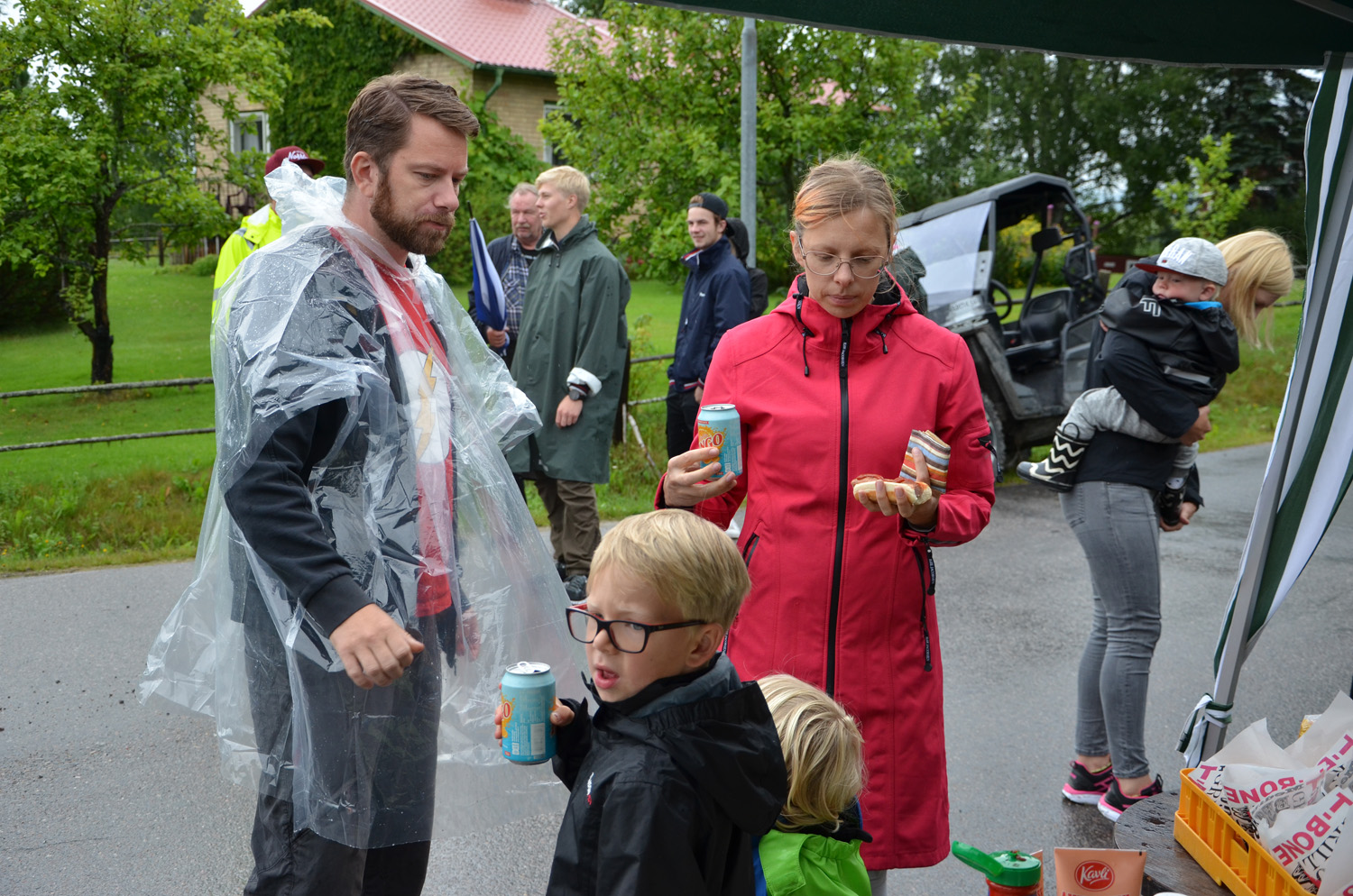 Röste.nu – Röstebilder – Historiskt blött ankrace i  Galvån 2017