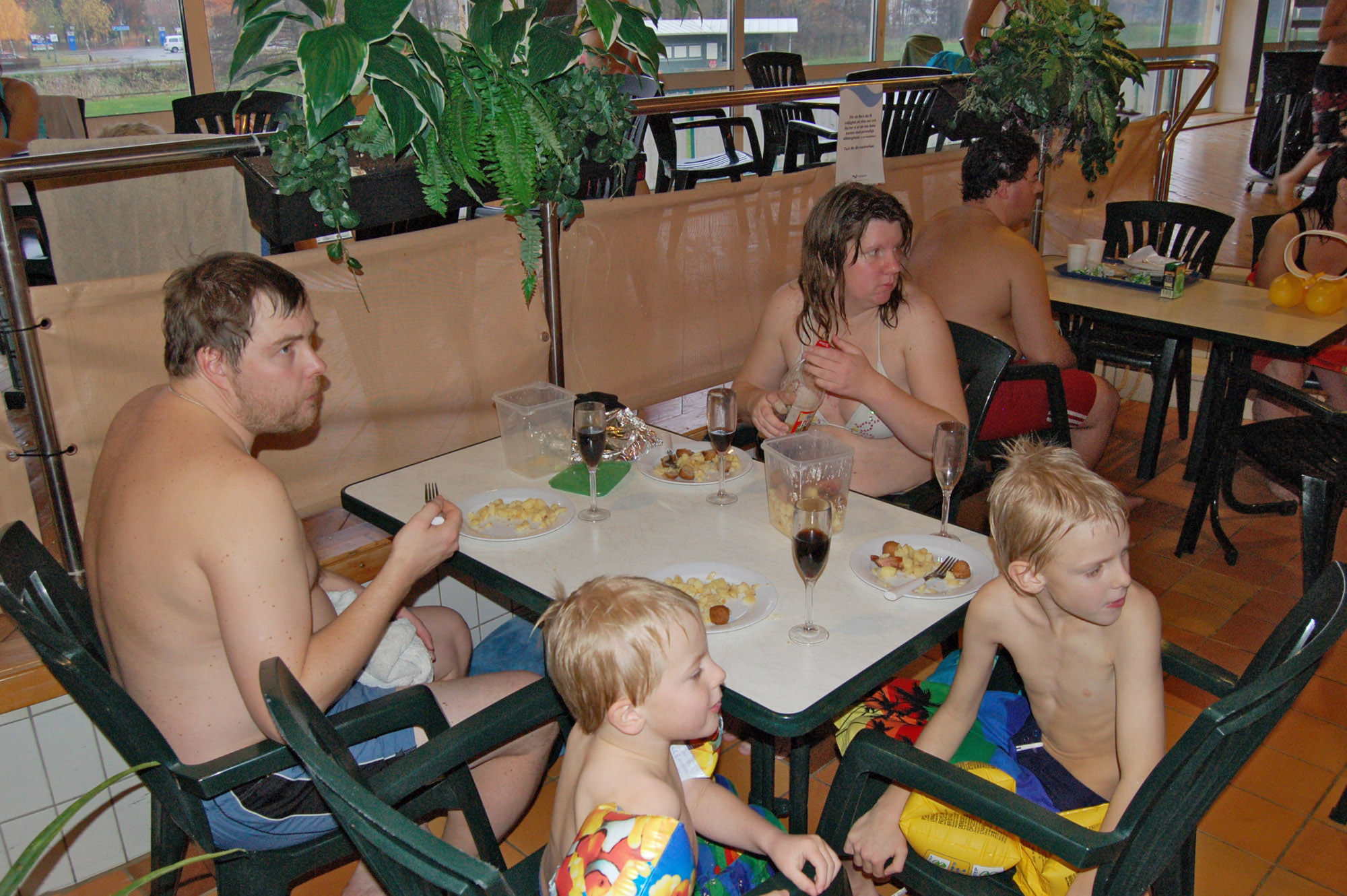 Röste.nu – Röstebilder – Badresa till Fyrishovbadet i Uppsala 2009