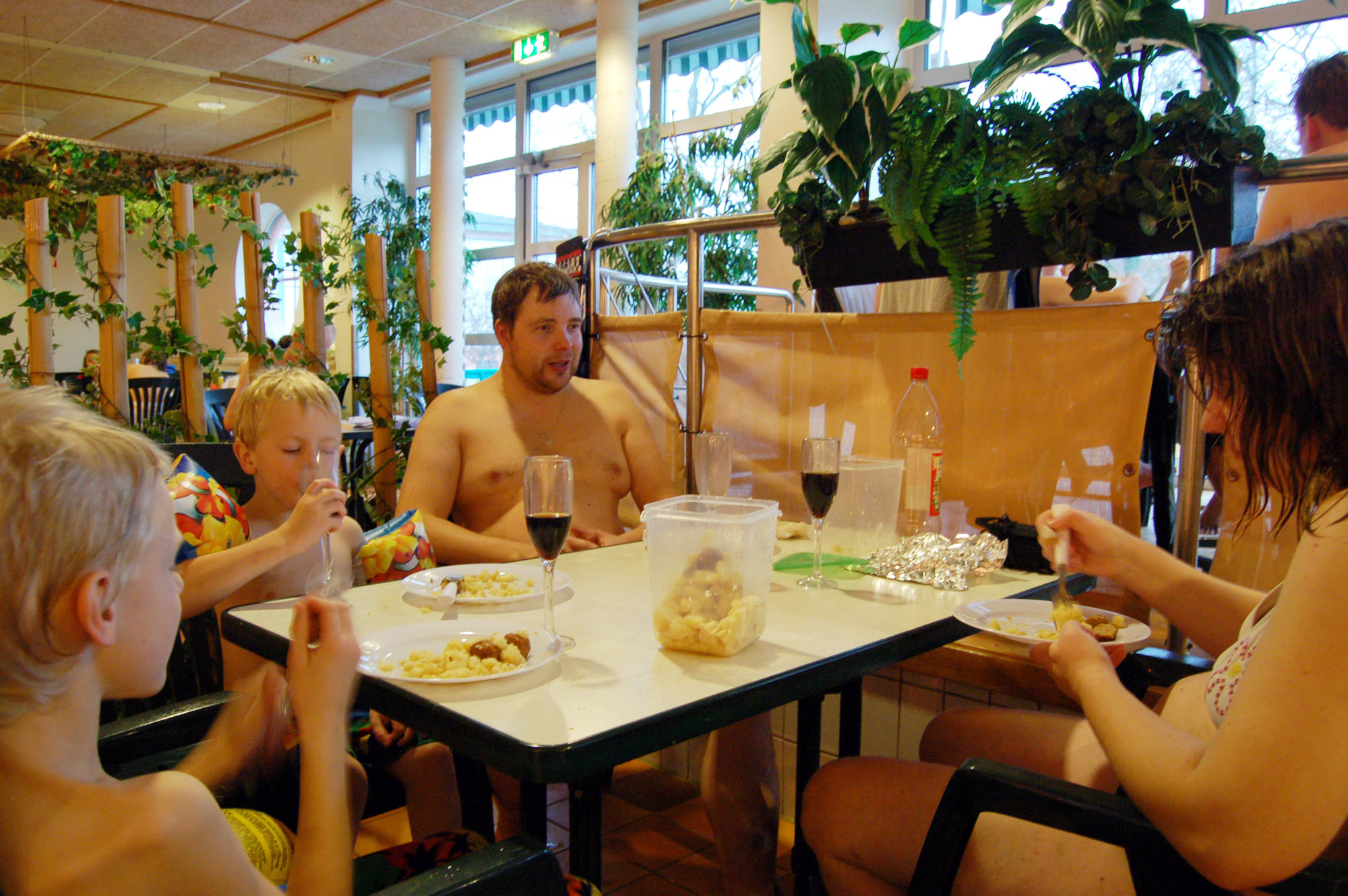 Röste.nu – Röstebilder – Badresa till Fyrishovbadet i Uppsala 2009
