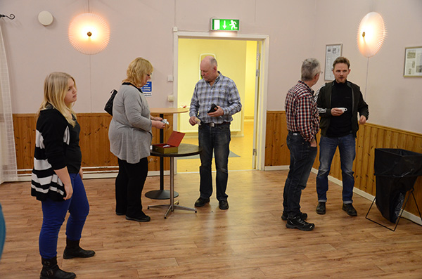 Röste.nu – Röstebilder – Föreningsstämma i Dönjegården 2014