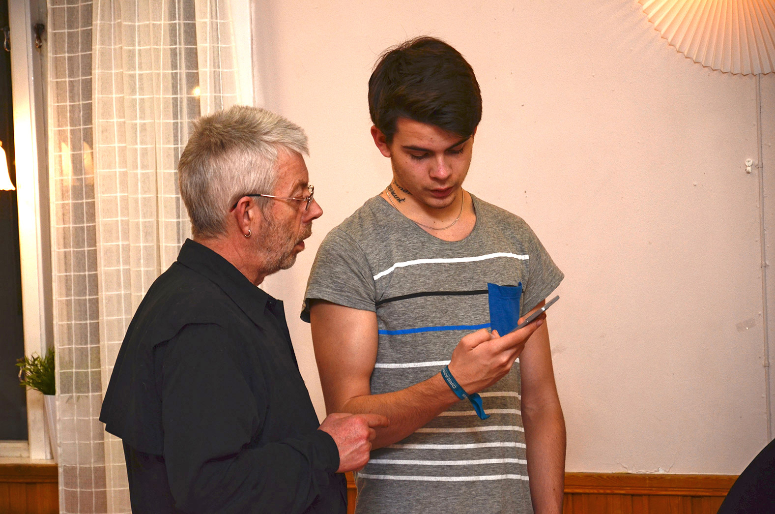 Röste.nu – Röstebilder – Föreningsstämma i Dönjegården 2016