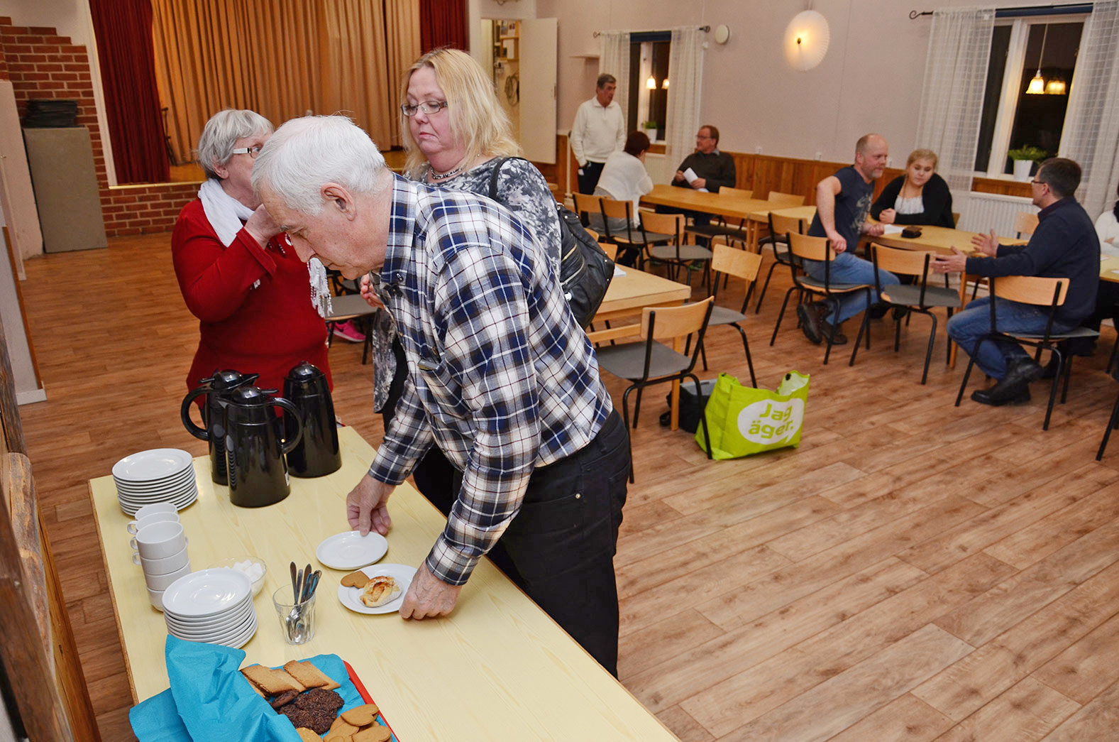 Röste.nu – Röstebilder – Föreningsstämma i Dönjegården 2016