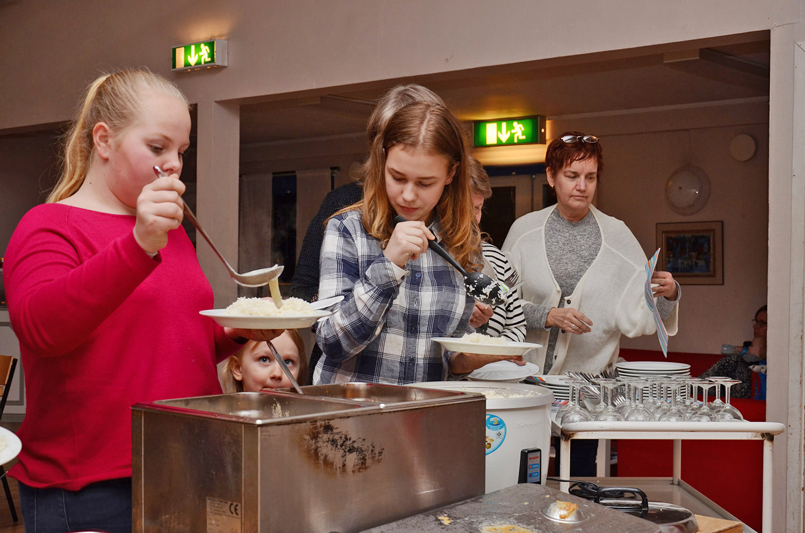 Röste.nu – Röstebilder – Föreningsstämma med thailändsk middag 2016