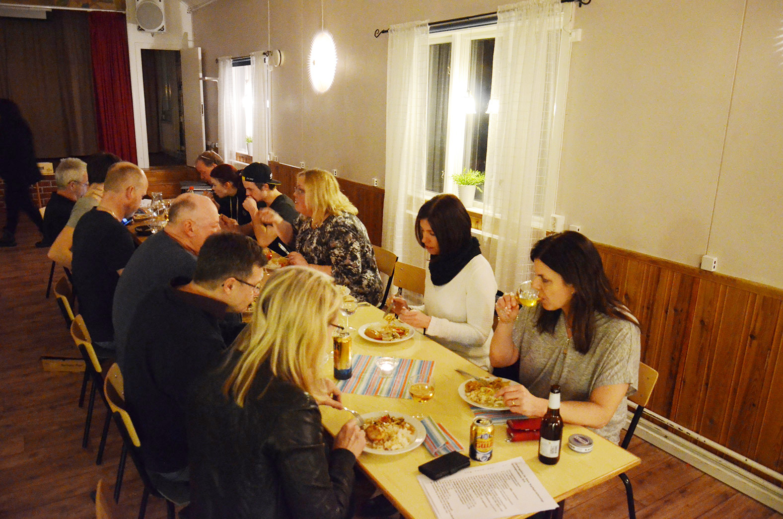 Röste.nu – Röstebilder – Föreningsstämma med thailändsk middag 2016