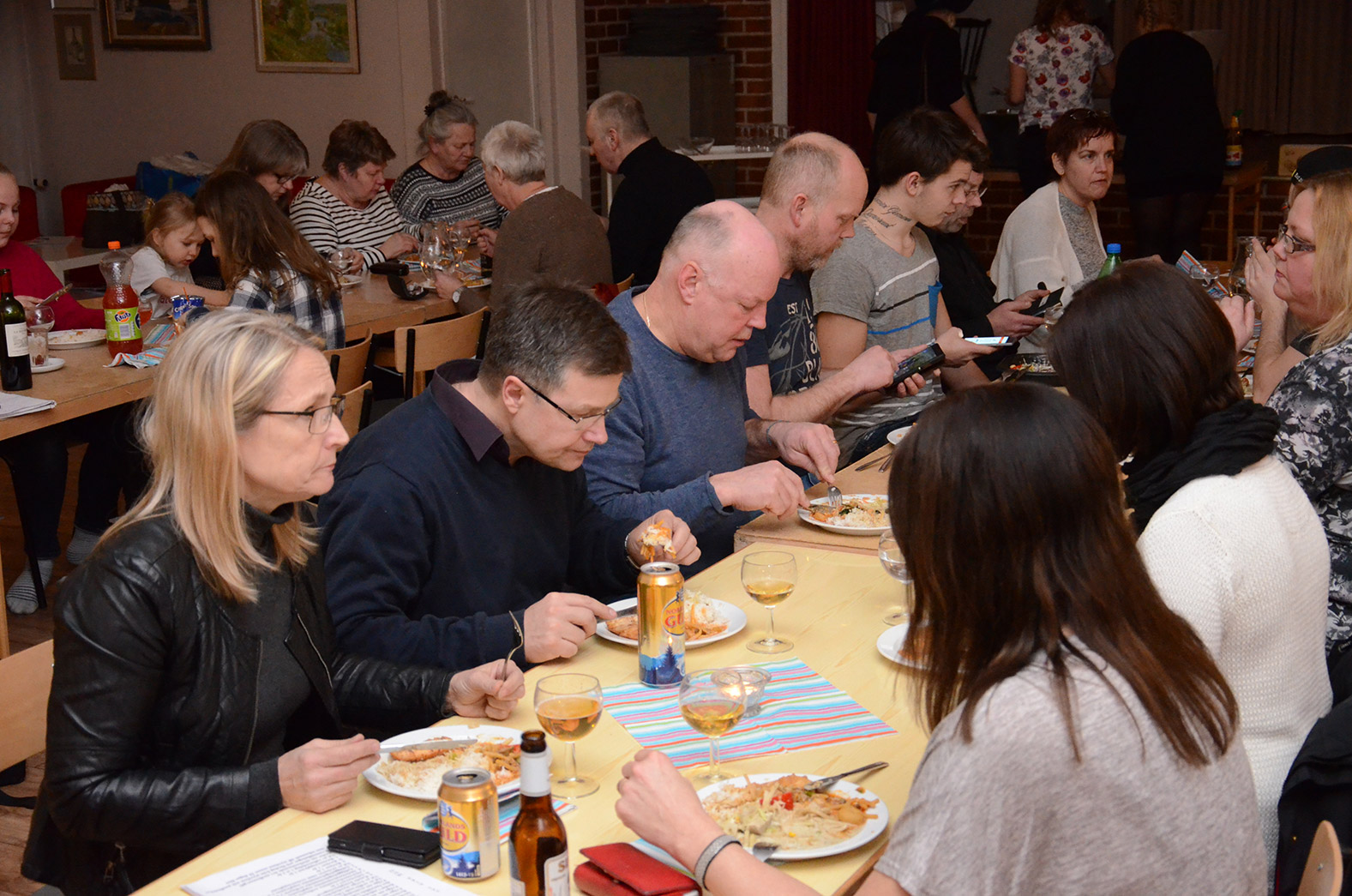 Röste.nu – Röstebilder – Föreningsstämma med thailändsk middag 2016