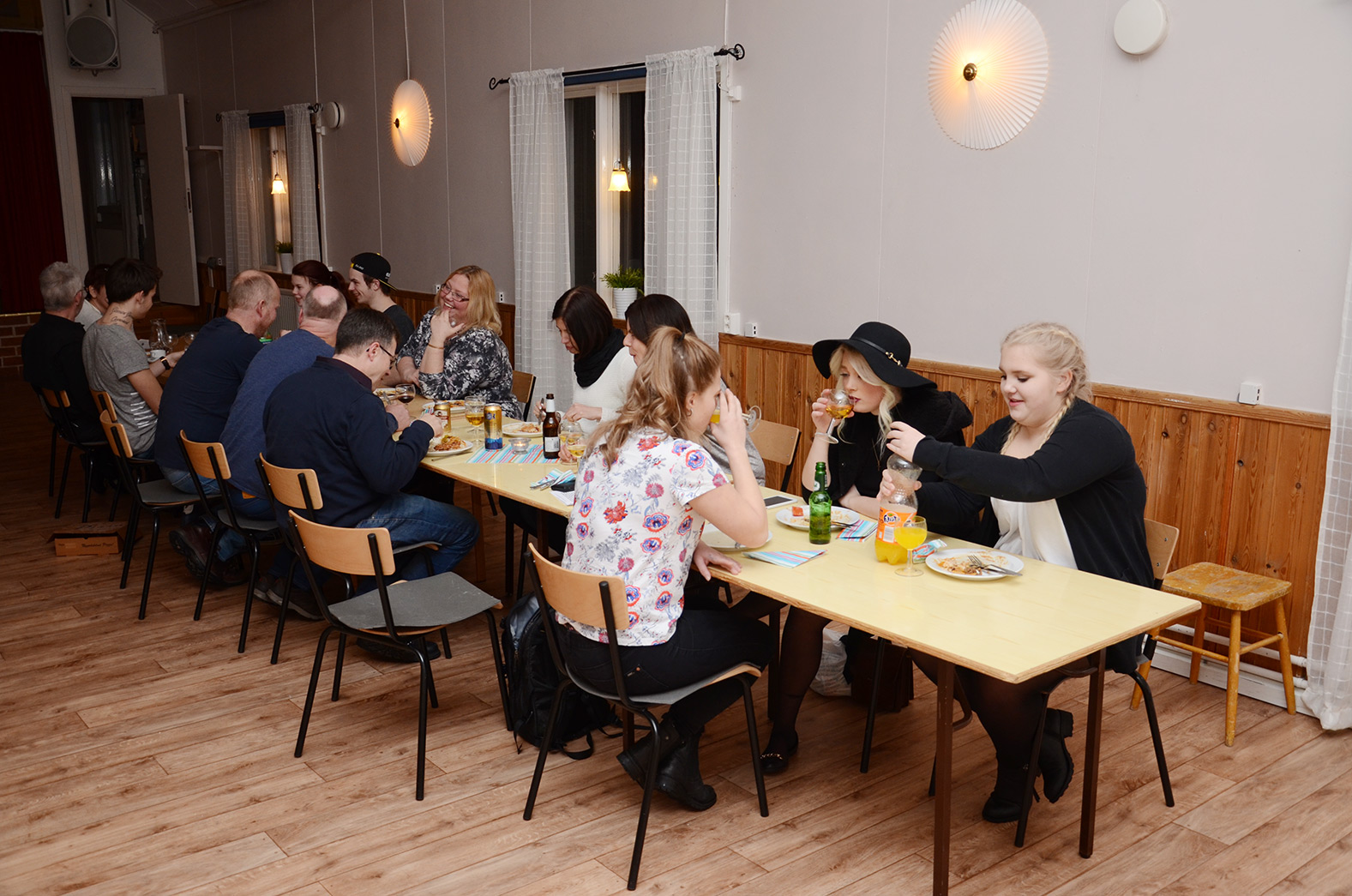 Röste.nu – Röstebilder – Föreningsstämma med thailändsk middag 2016