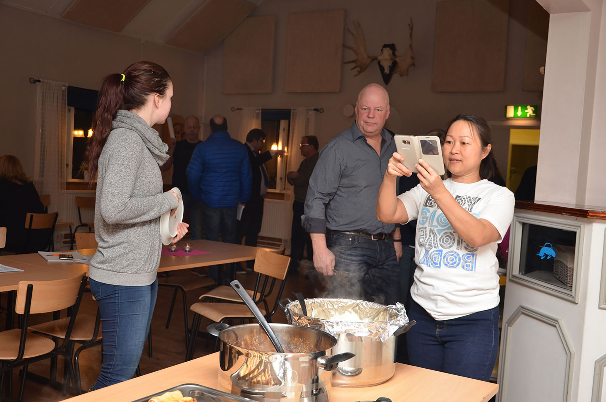 Röste.nu – Röstebilder – Föreningsstämma med thailändsk middag i Dönjegården 2017
