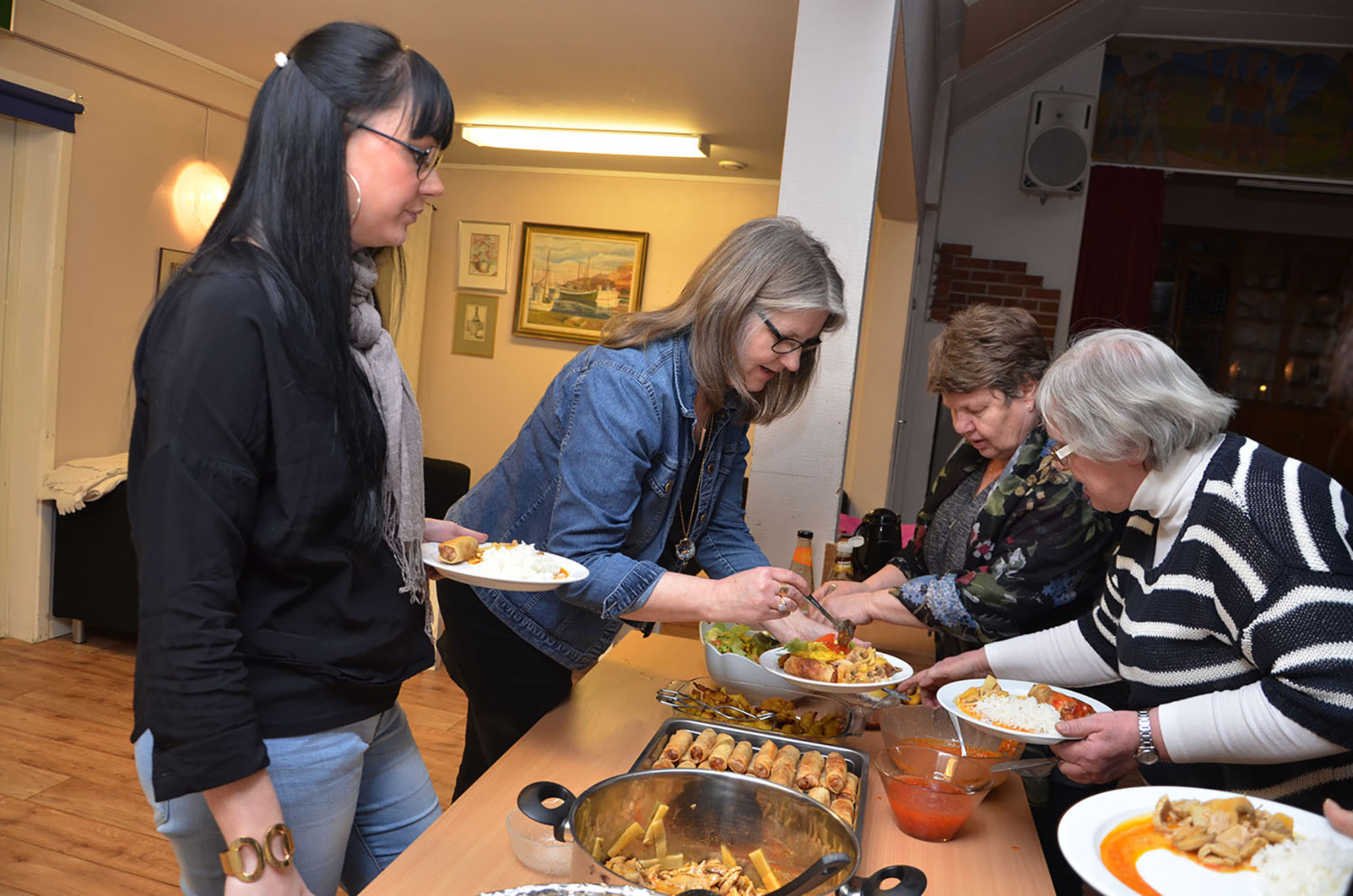 Röste.nu – Röstebilder – Föreningsstämma med thailändsk middag i Dönjegården 2017