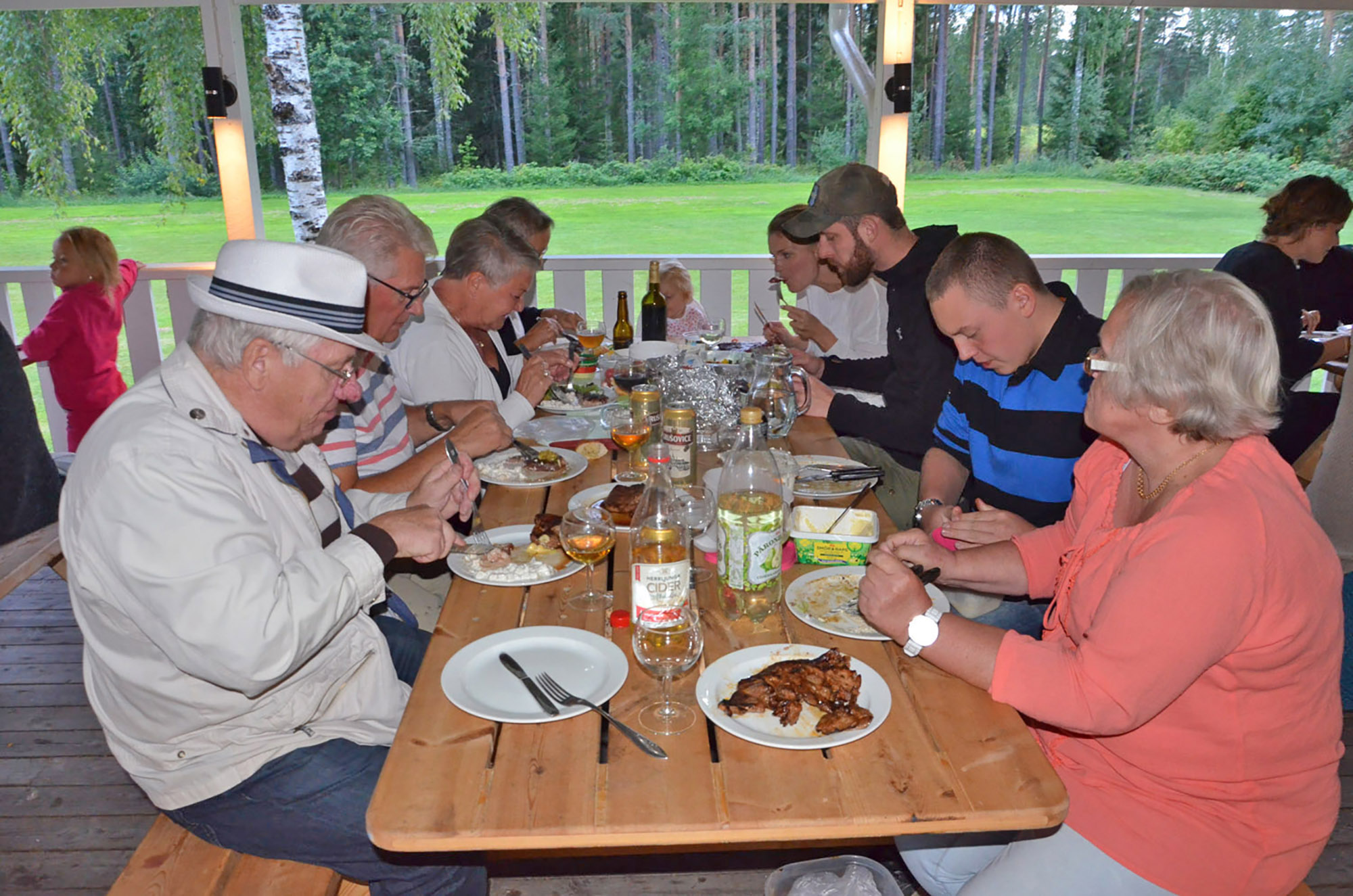 Röste.nu – Röstebilder – Grill- och familjefest på Dönjegården 2016