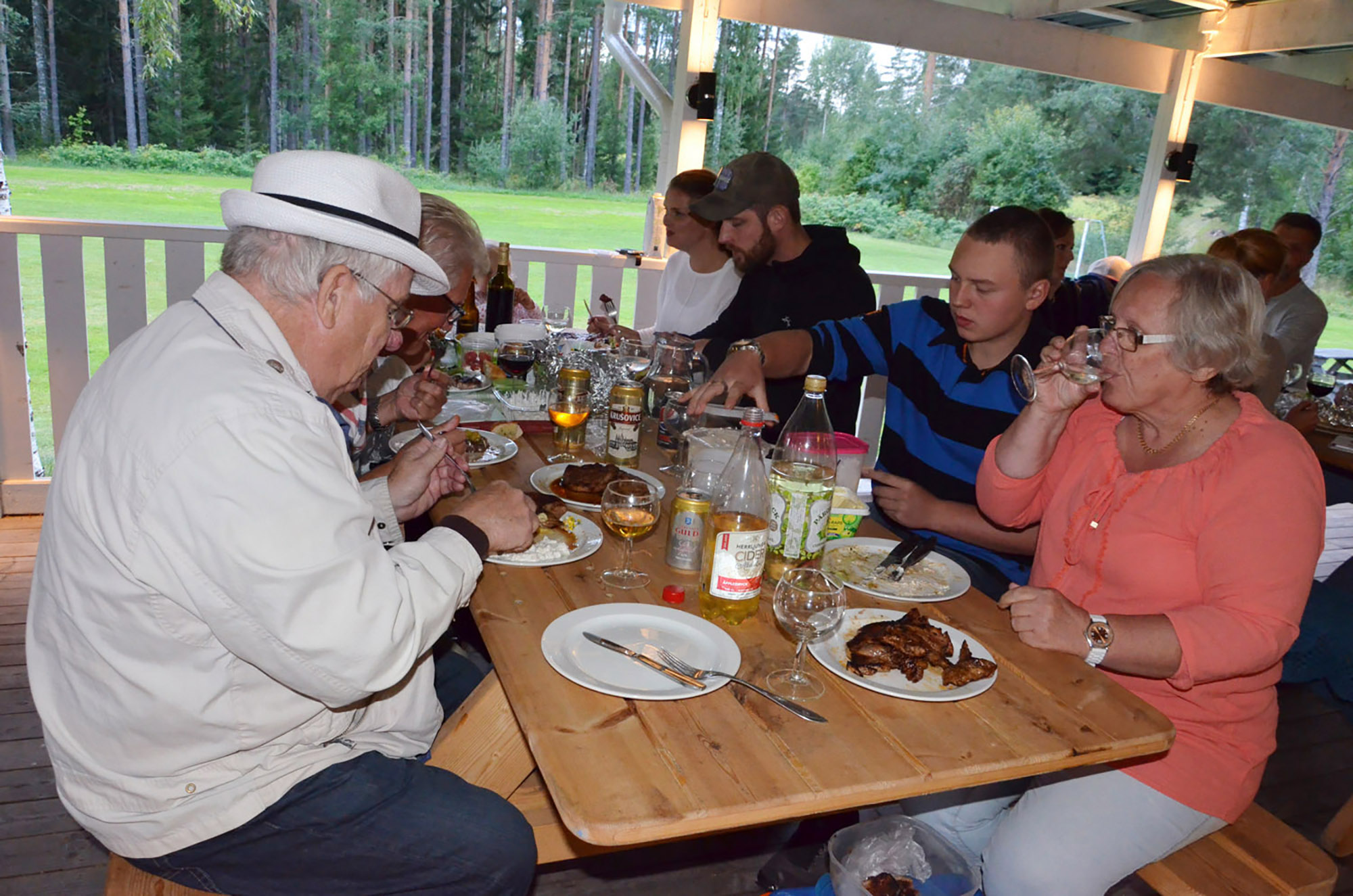 Röste.nu – Röstebilder – Grill- och familjefest på Dönjegården 2016
