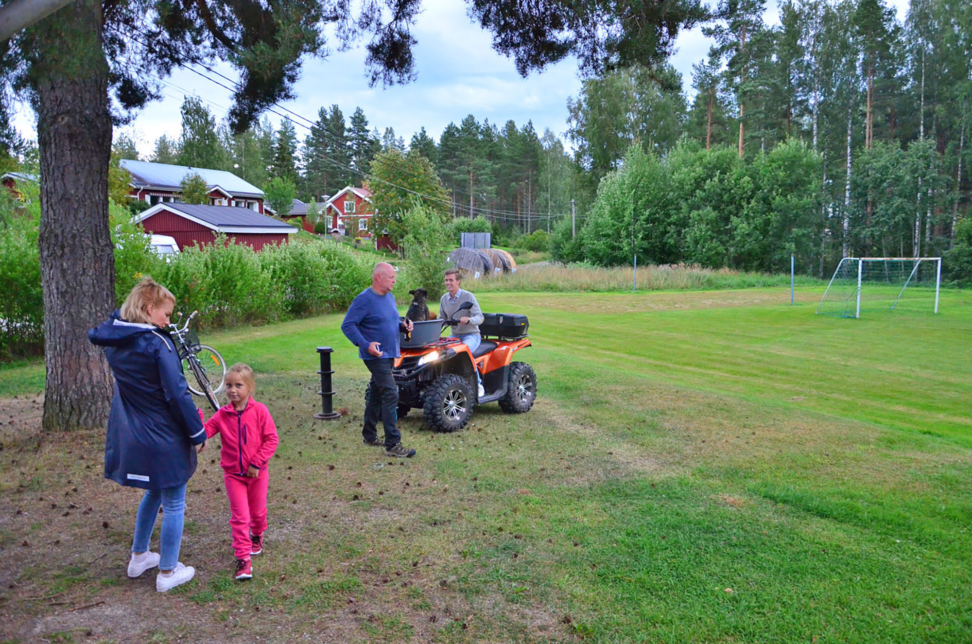 Röste.nu – Röstebilder – Grill- och familjefest på Dönjegården 2016