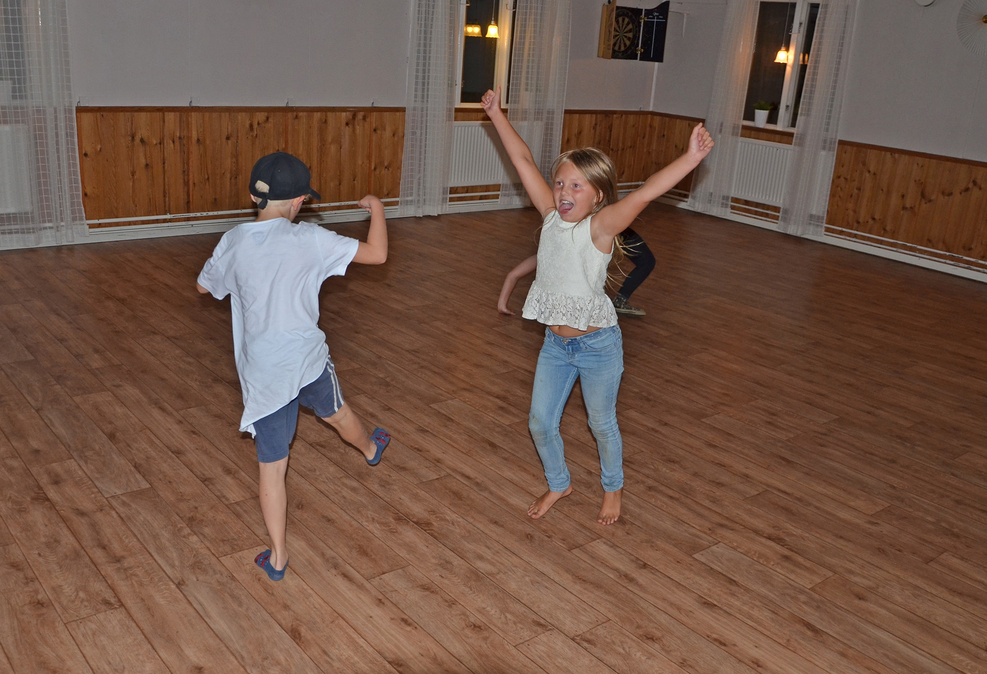 Röste.nu – Röstebilder – Grill- och familjefest på Dönjegården 2018