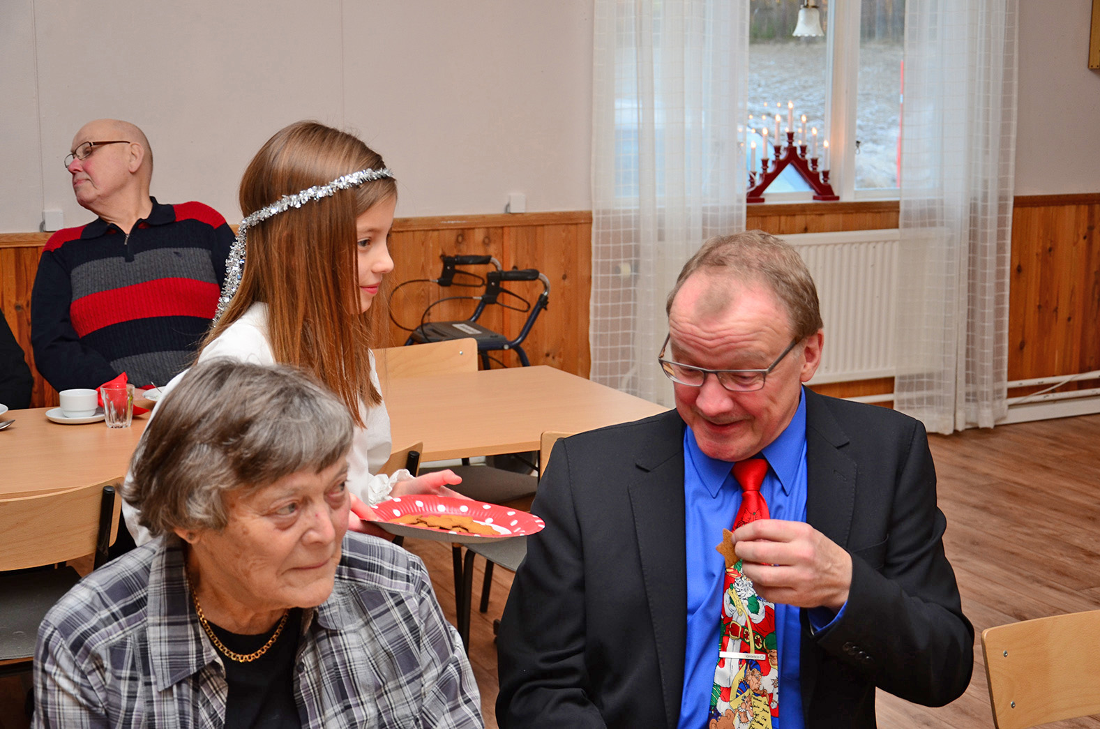 Röste.nu – Röstebilder – Grötfest i Dönjegården 2015