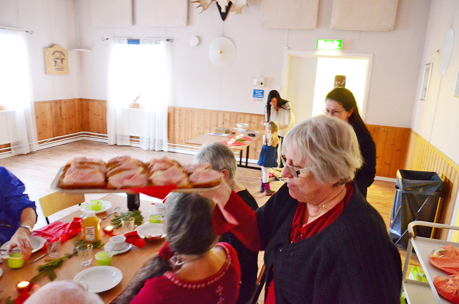 Röste.nu – Röstebilder – Grötfest i Dönjegården 2015