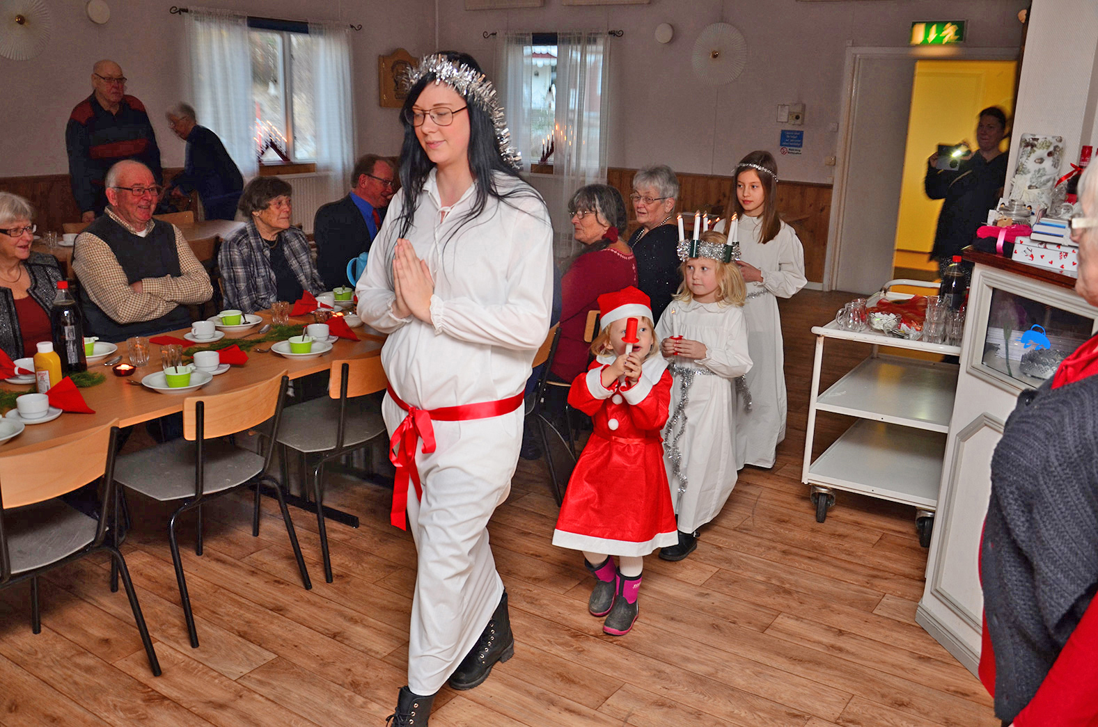 Röste.nu – Röstebilder – Grötfest i Dönjegården 2015