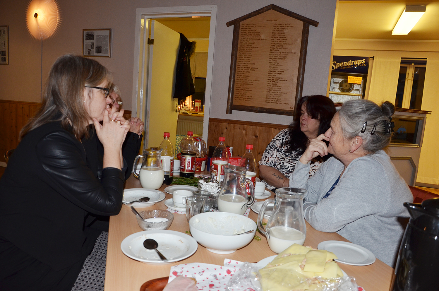 Röste.nu – Röstebilder – Grötfest med lucia i Dönjegården 2016