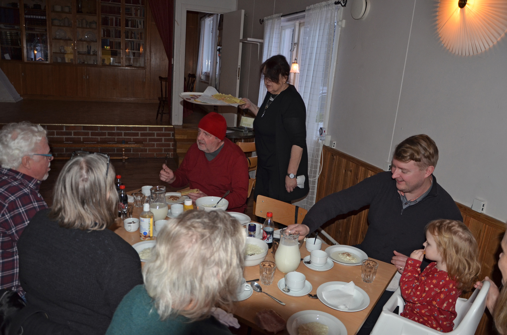 Röste.nu – Röstebilder – Grötfest med lucia i Dönjegården 2022