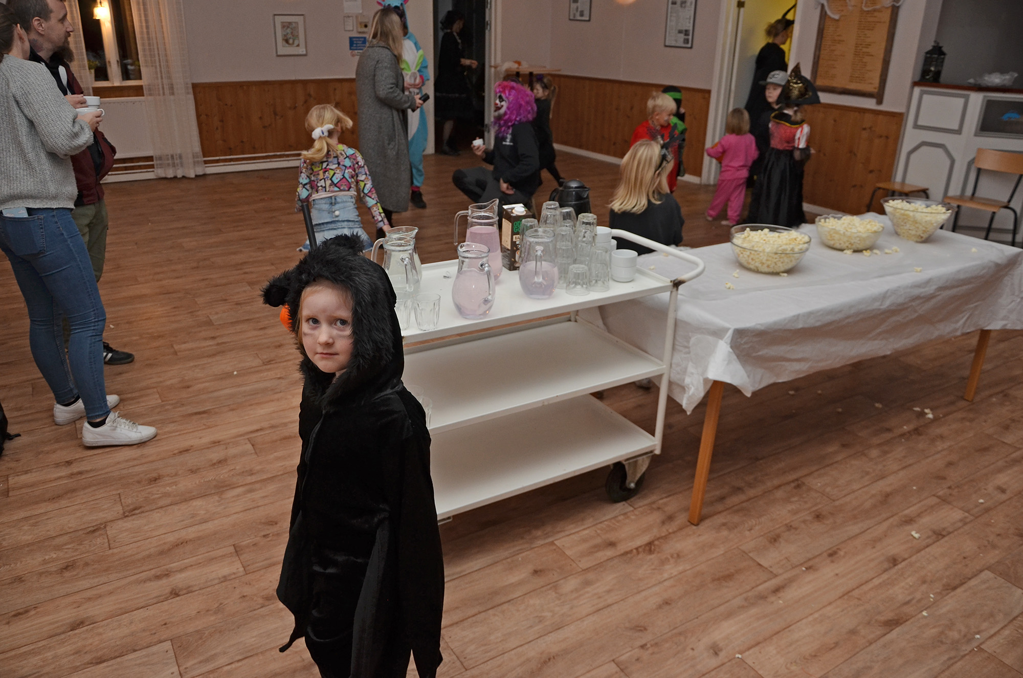 Röste.nu – Röstebilder – Halloweendisco och spökvandring vid Dönjegården 2022