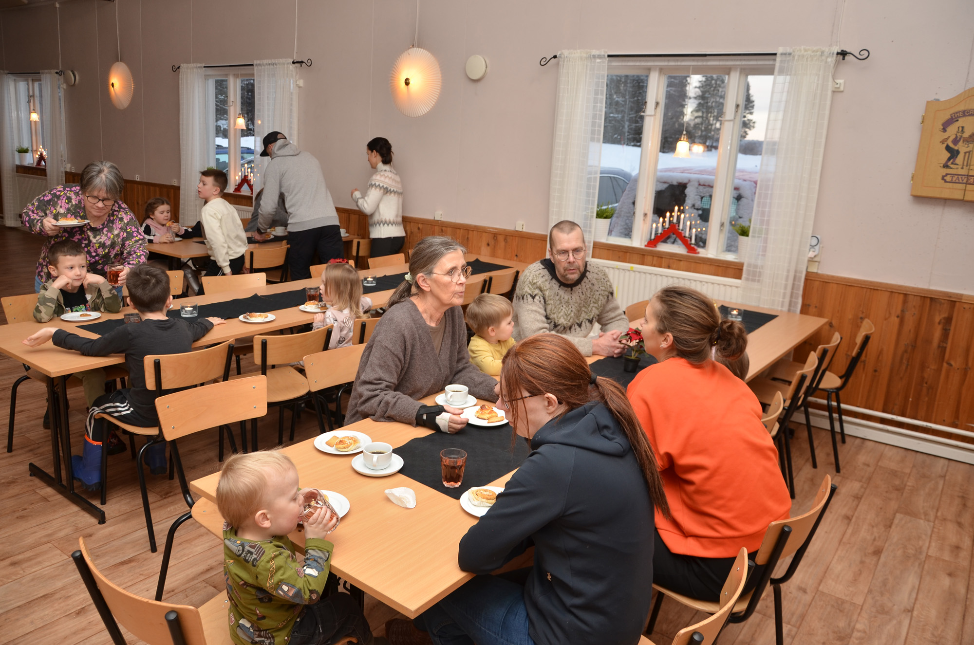 Röste.nu – Röstebilder – Julgransplundring i Dönjegården 2024