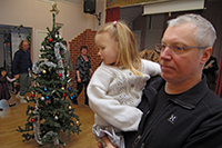 Röste.nu – Röstebilder – Julgransplundring i Dönjegården 2010