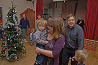 Röste.nu – Röstebilder – Julgransplundring i Dönjegården 2010