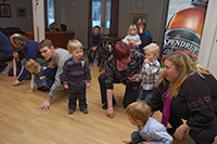 Röste.nu – Röstebilder – Julgransplundring i Dönjegården 2010