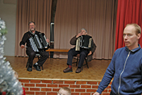 Röste.nu – Röstebilder – Julgransplundring i Dönjegården 2010